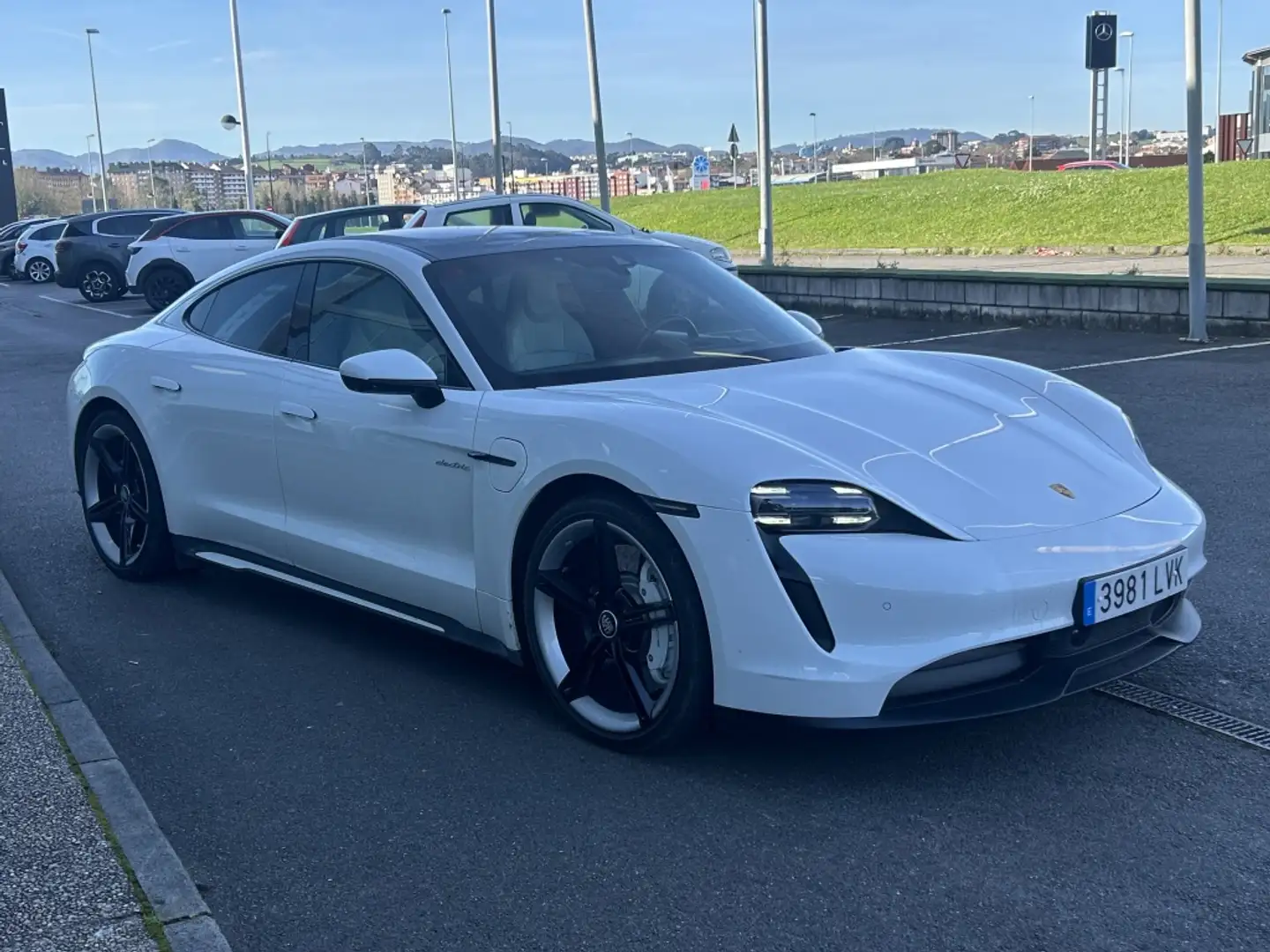 Porsche Taycan 4S Weiß - 2