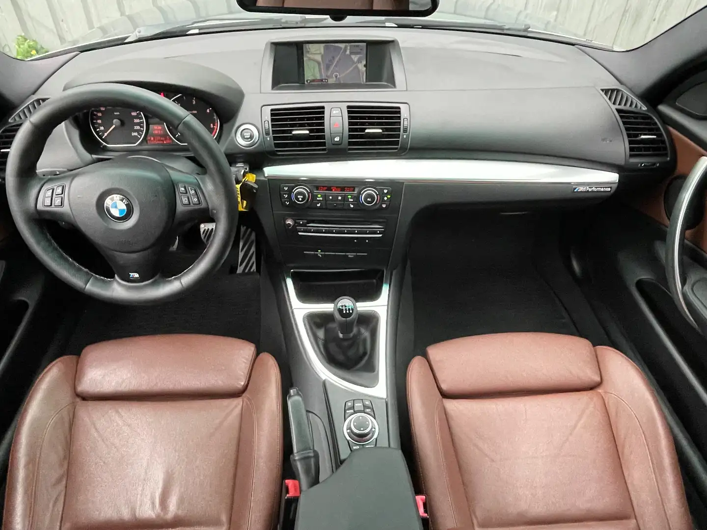 BMW 118 118d Coupé  * M-Sport Paket * ARBÖ Pickerl * Grey - 2
