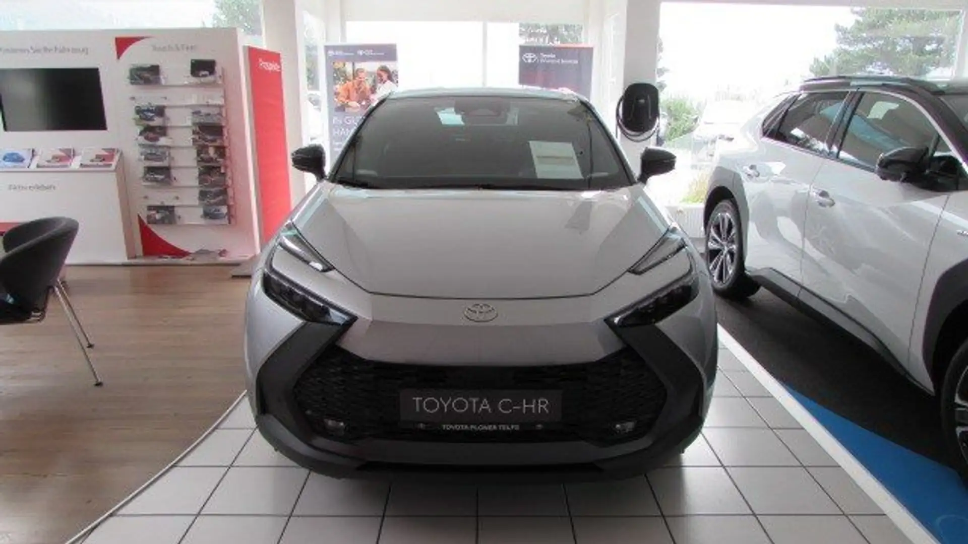 Toyota C-HR Plug-In Hybrid Active Drive+ Technik Paket Zilver - 2
