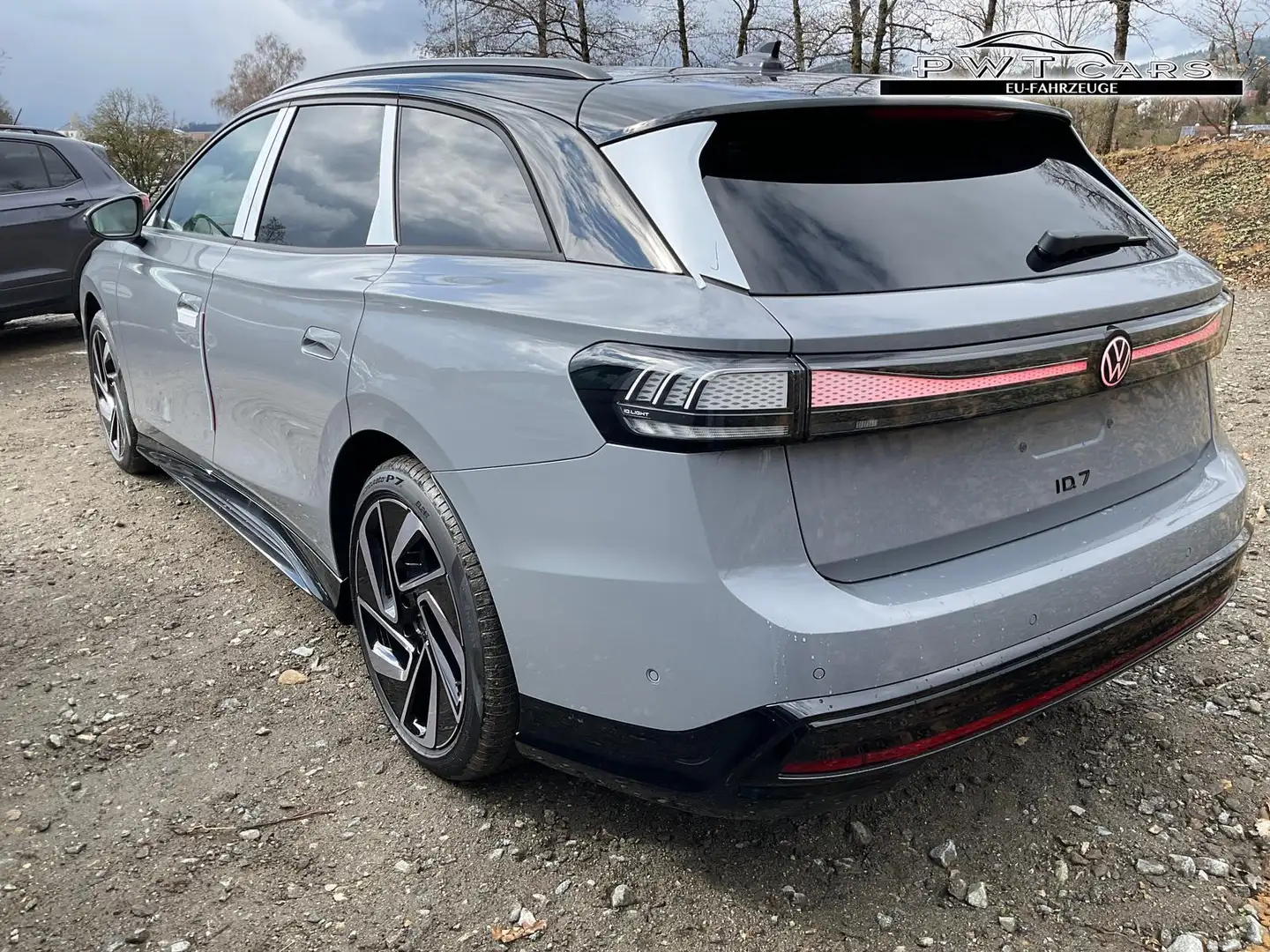 Volkswagen ID.7 Kombi Pro S 210 kW Tourer Black Style, IQ.Light... Grau - 2