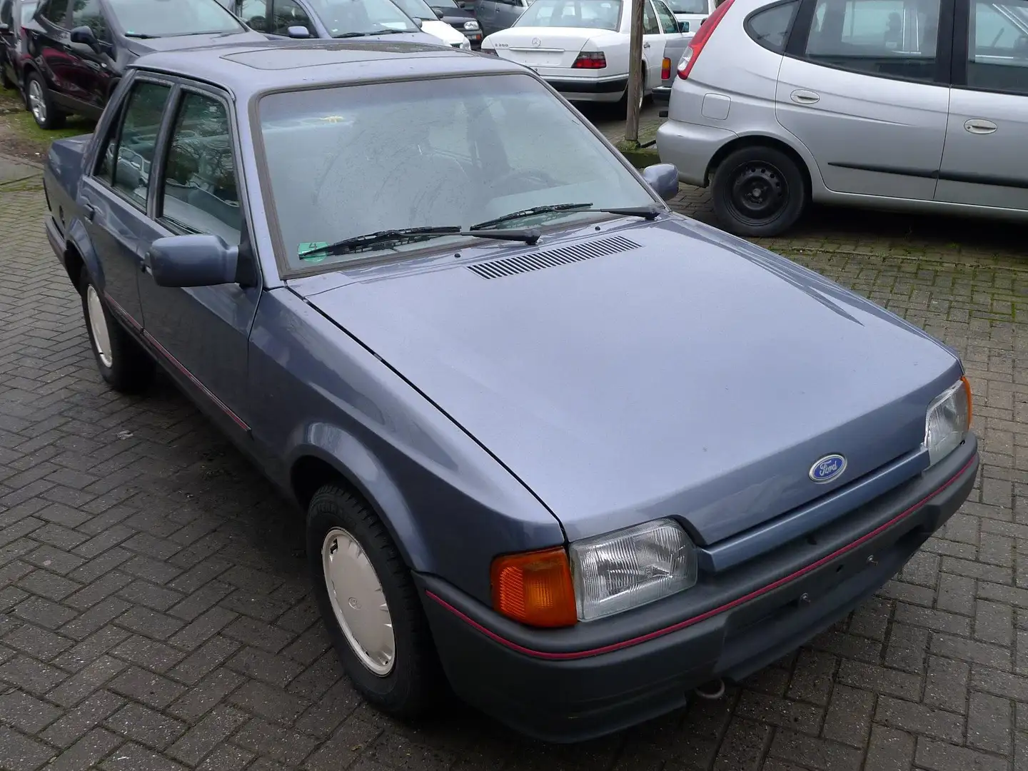 Ford Orion CL oldtimer H Kennzeichen Kék - 1