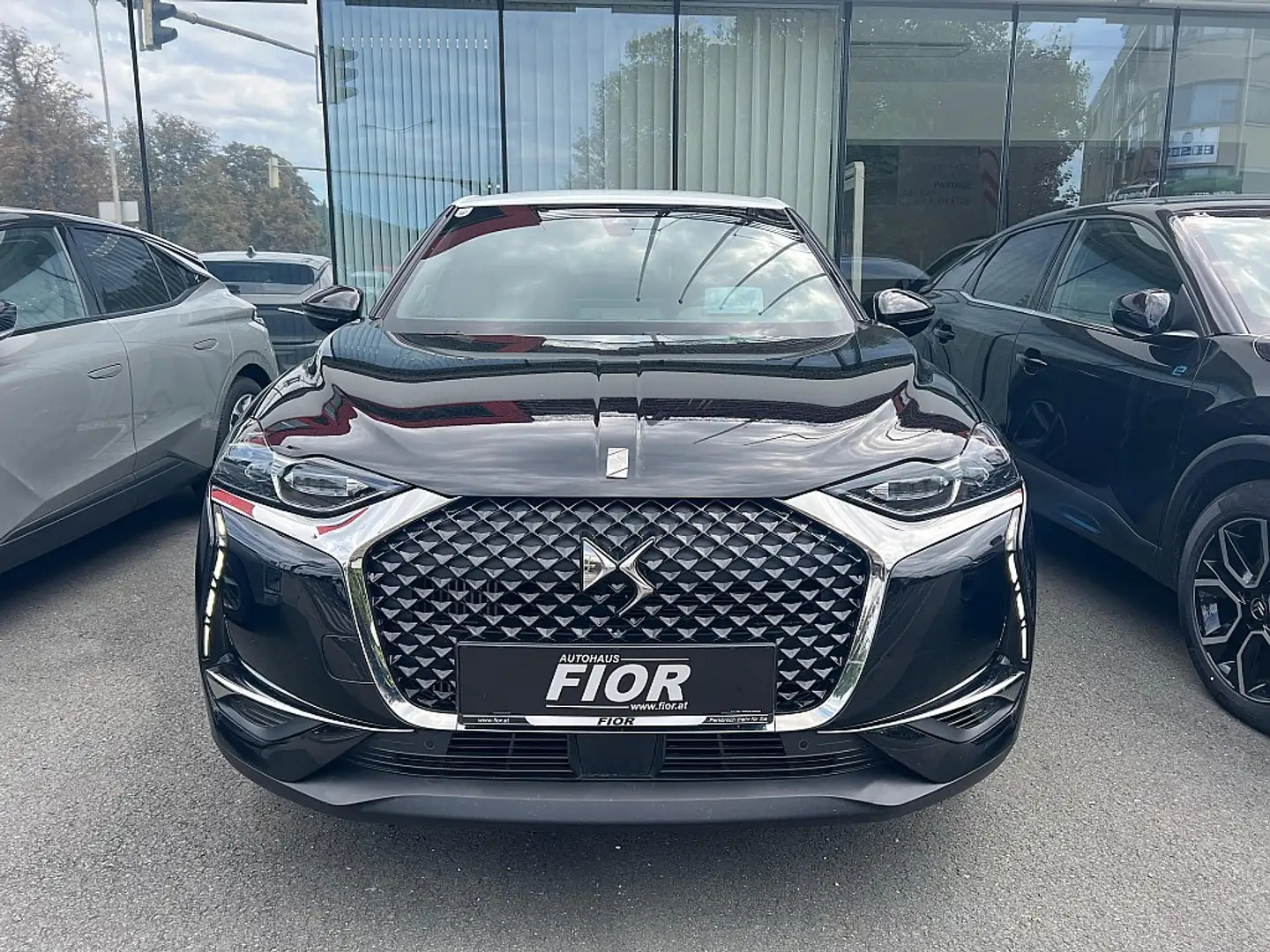 DS Automobiles DS 3 DS3 Crossback PureTech 100 S&S Manuell So Chic ... Schwarz - 2