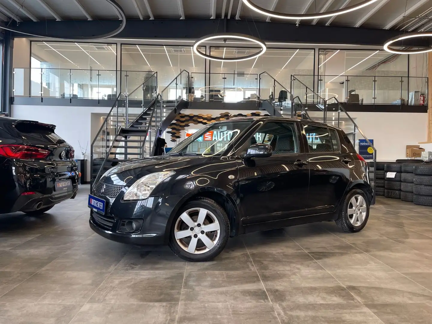 Suzuki Swift Lim. Club *KLIMAANLAGE*UNFALLFREI* Чорний - 1