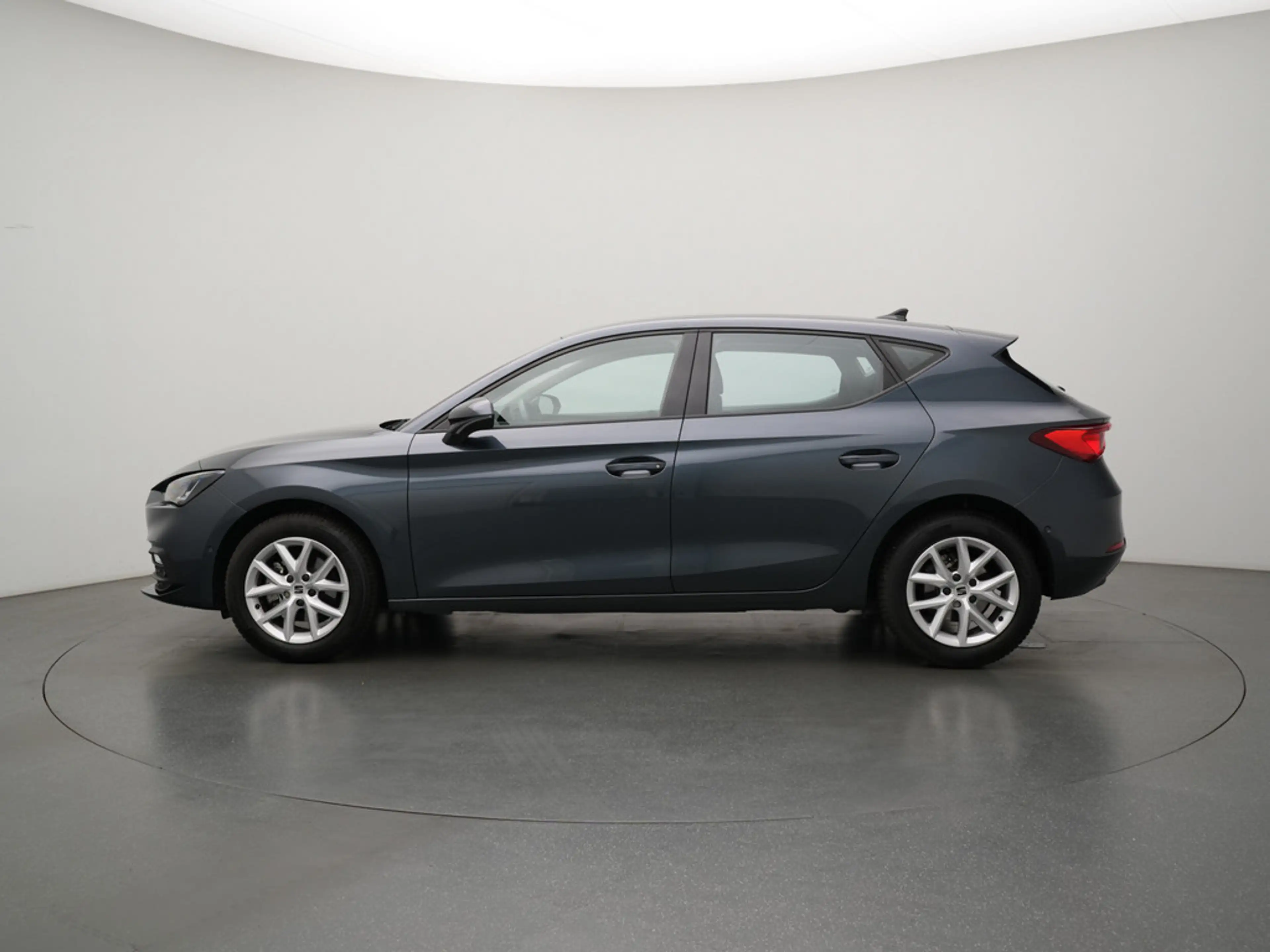 SEAT Leon Style KAM ACC PDC SHZ LED KLIMA — photo 14