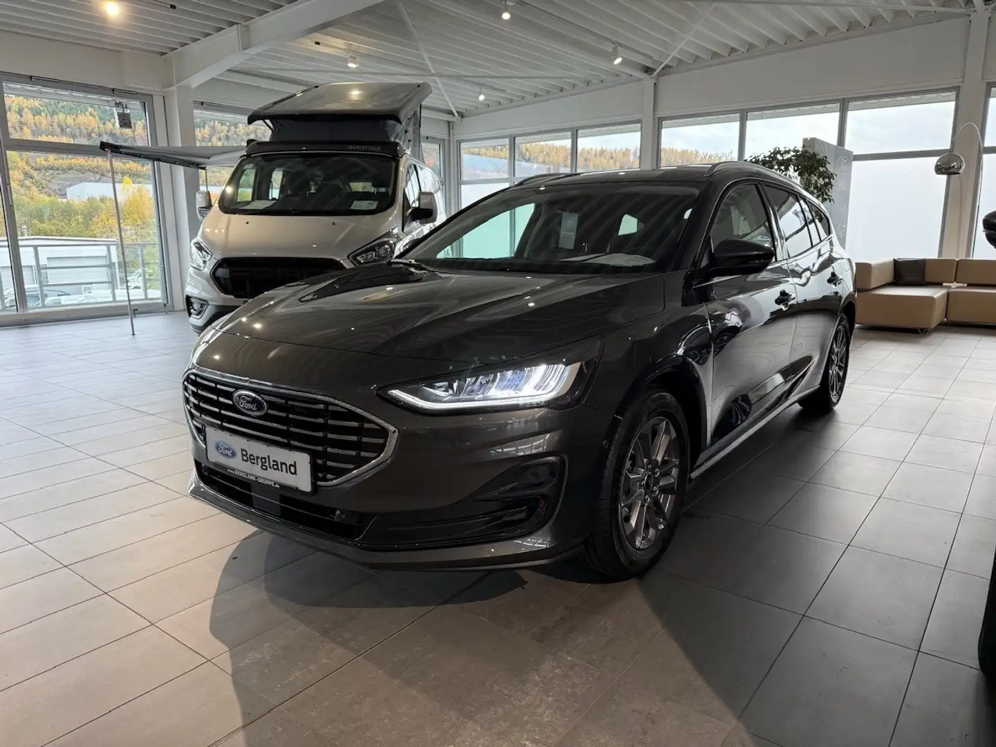 Ford Focus TITANUM X Turnier 155PS MHEV Automatik Grijs - 2