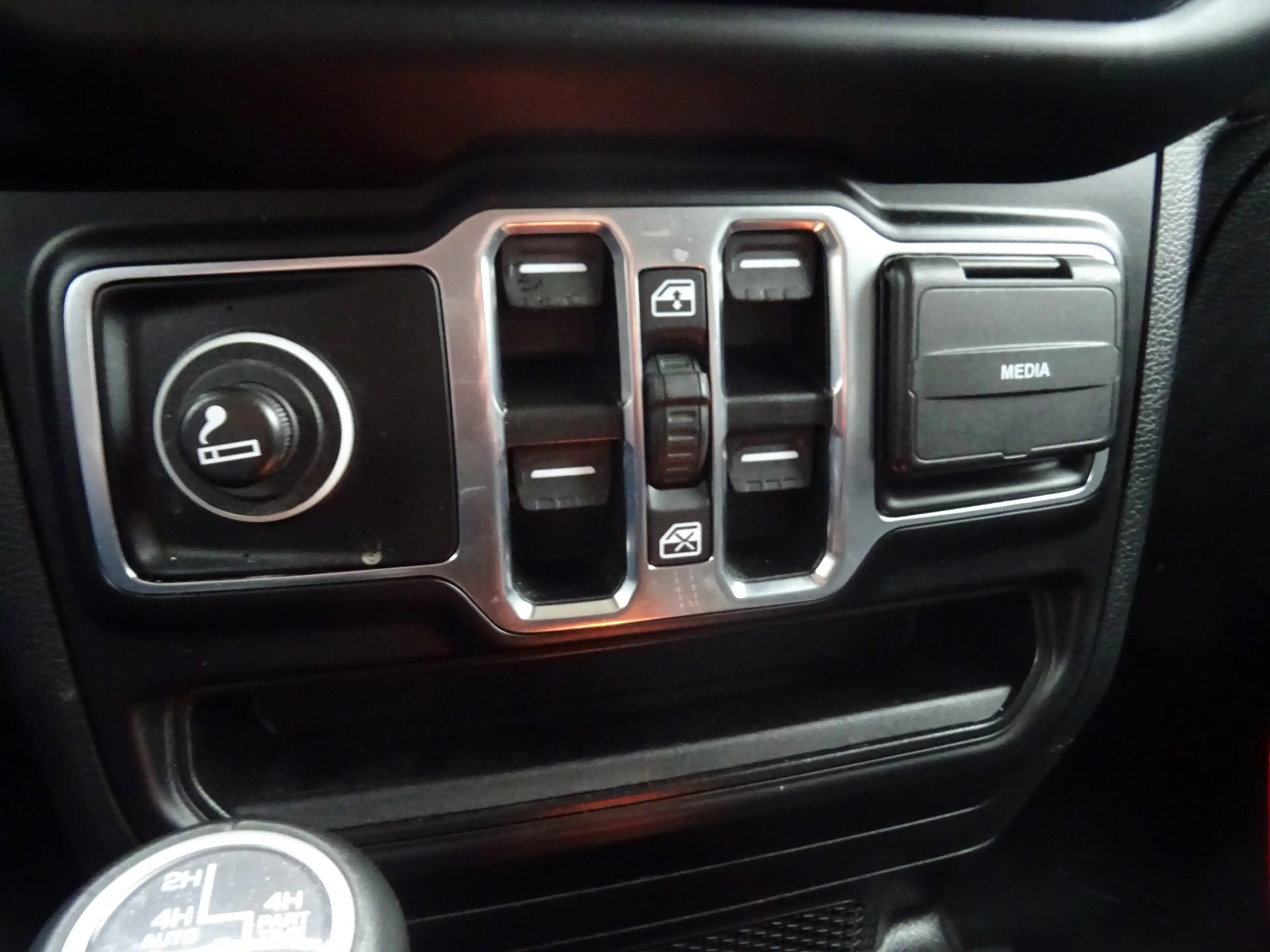 Jeep Gladiator 3.0 V6 * GRIJS KENTEKEN * 5 ZITPLAATSEN !! — photo 8