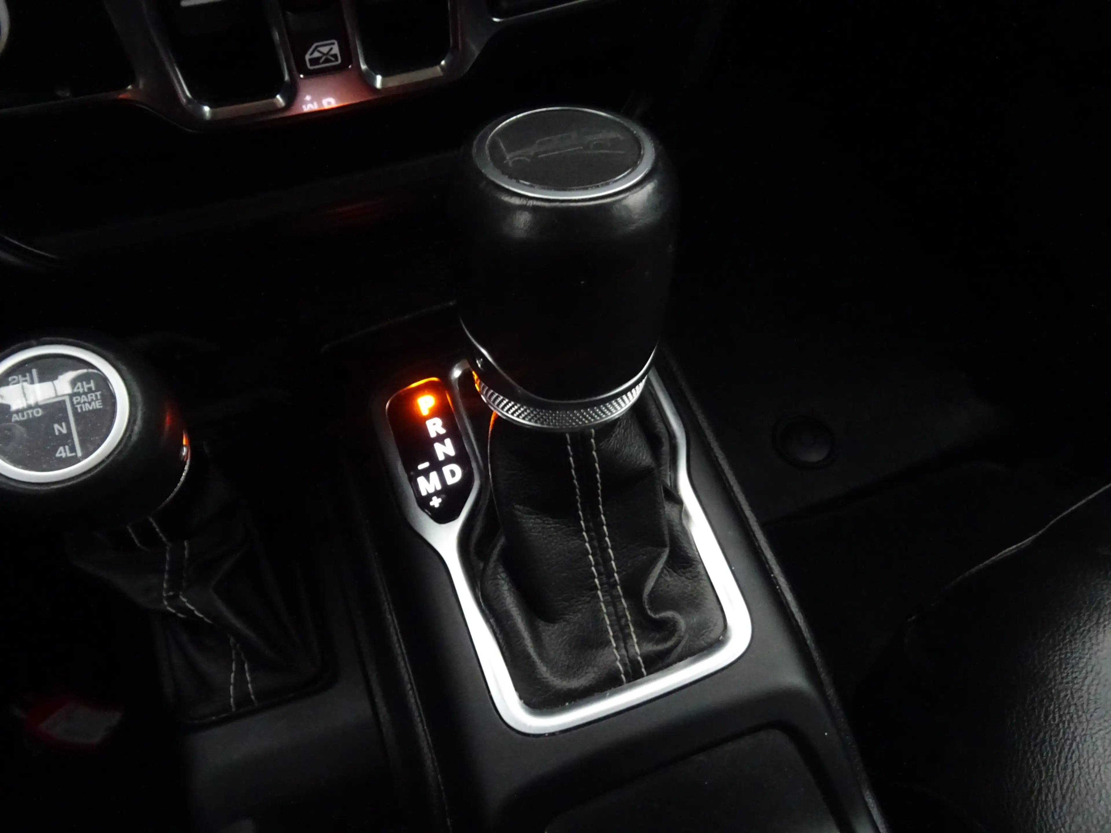 Jeep Gladiator 3.0 V6 * GRIJS KENTEKEN * 5 ZITPLAATSEN !! — photo 10