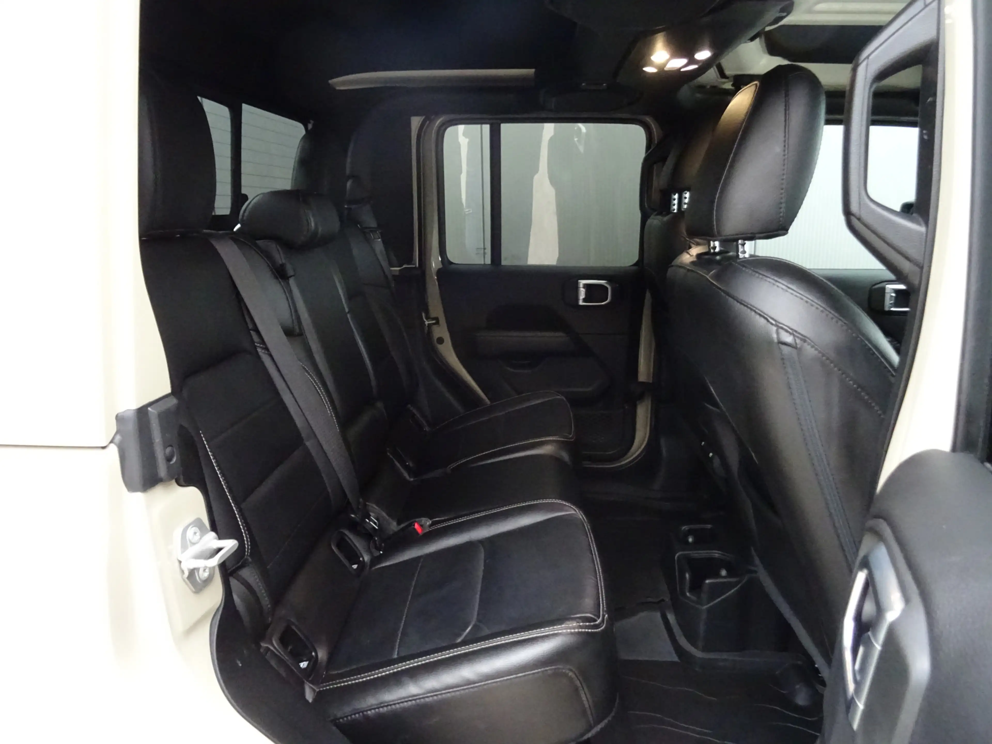 Jeep Gladiator 3.0 V6 * GRIJS KENTEKEN * 5 ZITPLAATSEN !! — photo 7