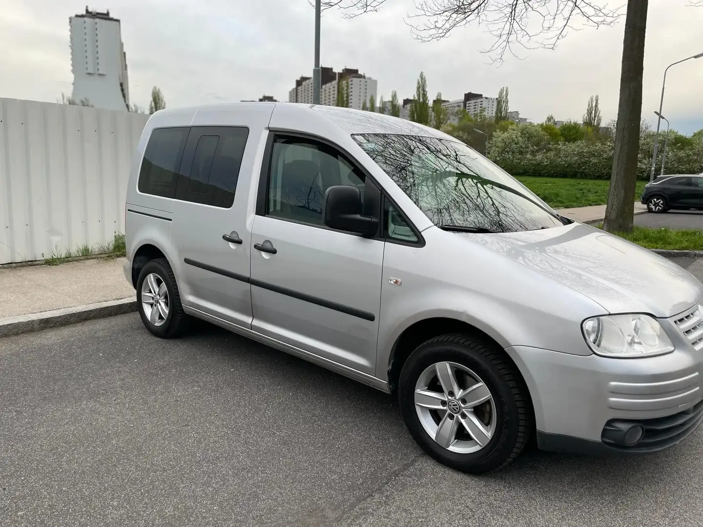 Volkswagen Caddy 1.9 TDI DPF Life Style Edition (5-Si.) - 1