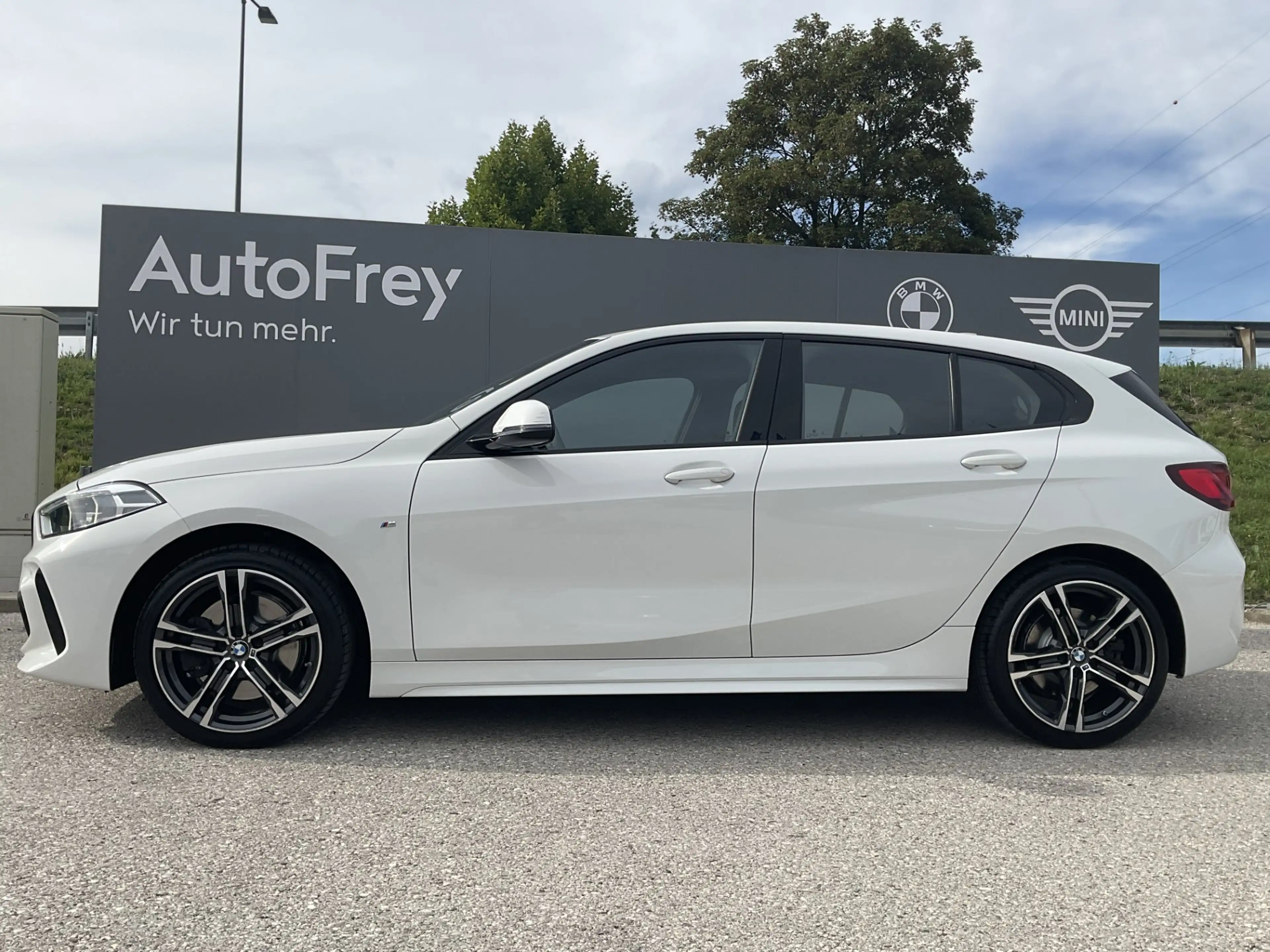 BMW 120 d xDrive — photo 12