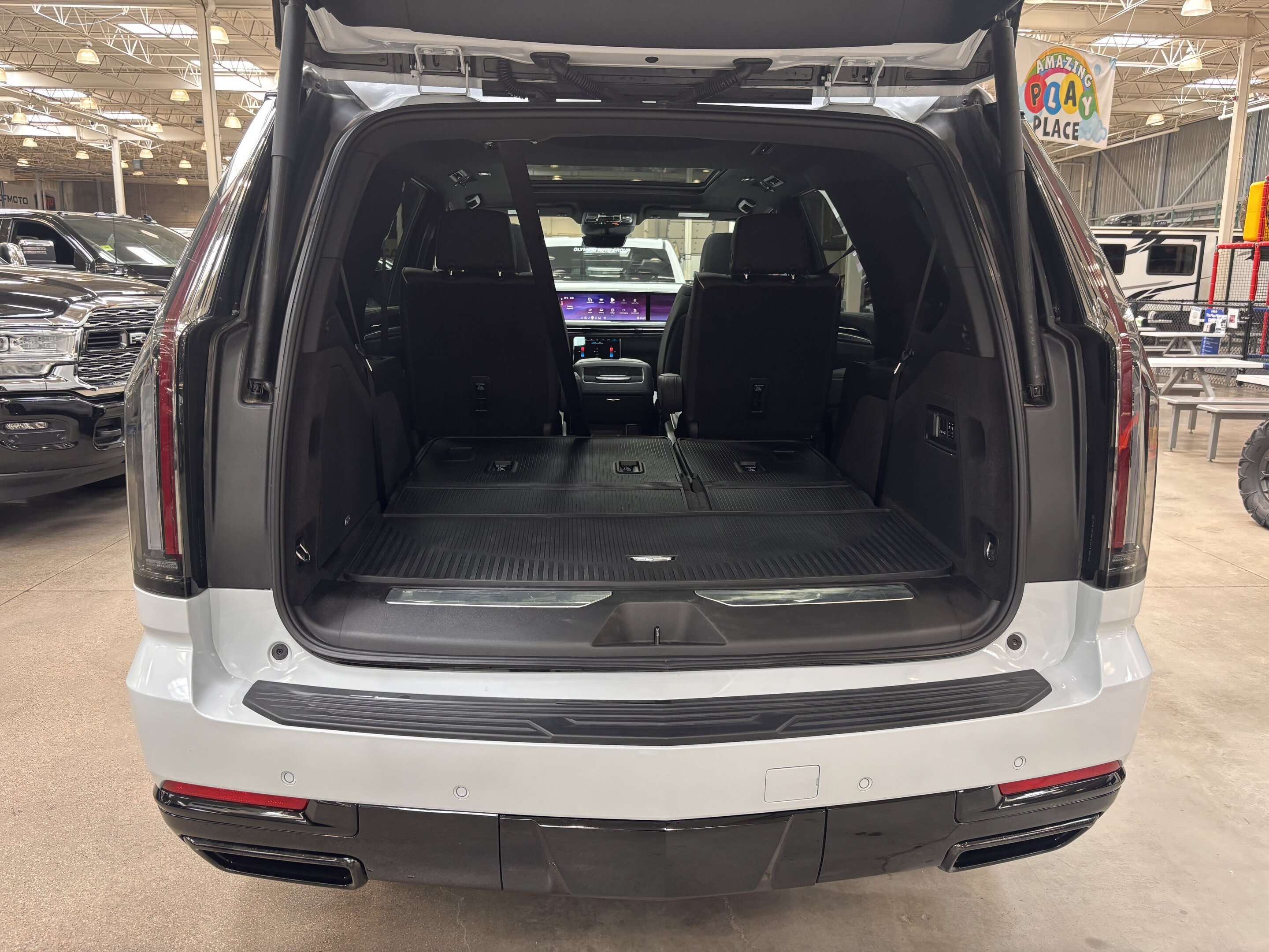 2026 Cadillac Escalade 4WD Sport | $445/ WEEK | FULLY LOADED | LOW KMS | — снимка 1