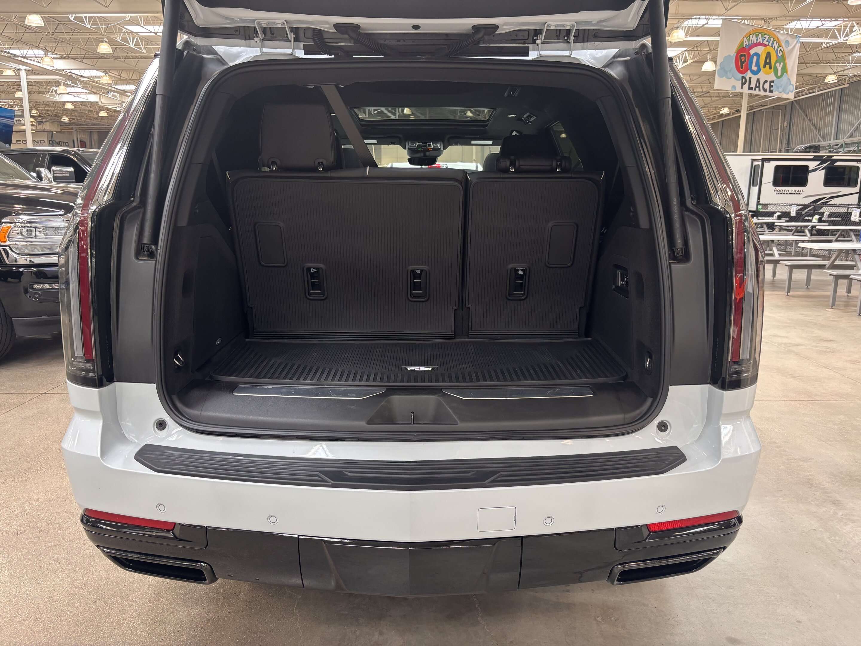 2026 Cadillac Escalade 4WD Sport | $445/ WEEK | FULLY LOADED | LOW KMS | — снимка 1