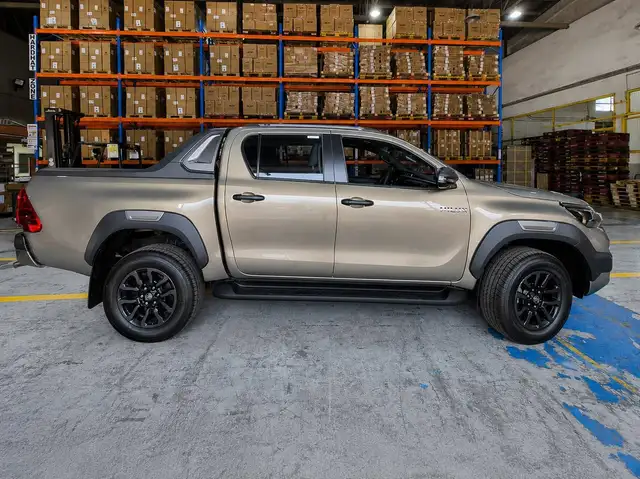 Toyota Hilux FULL OPTION Invincible