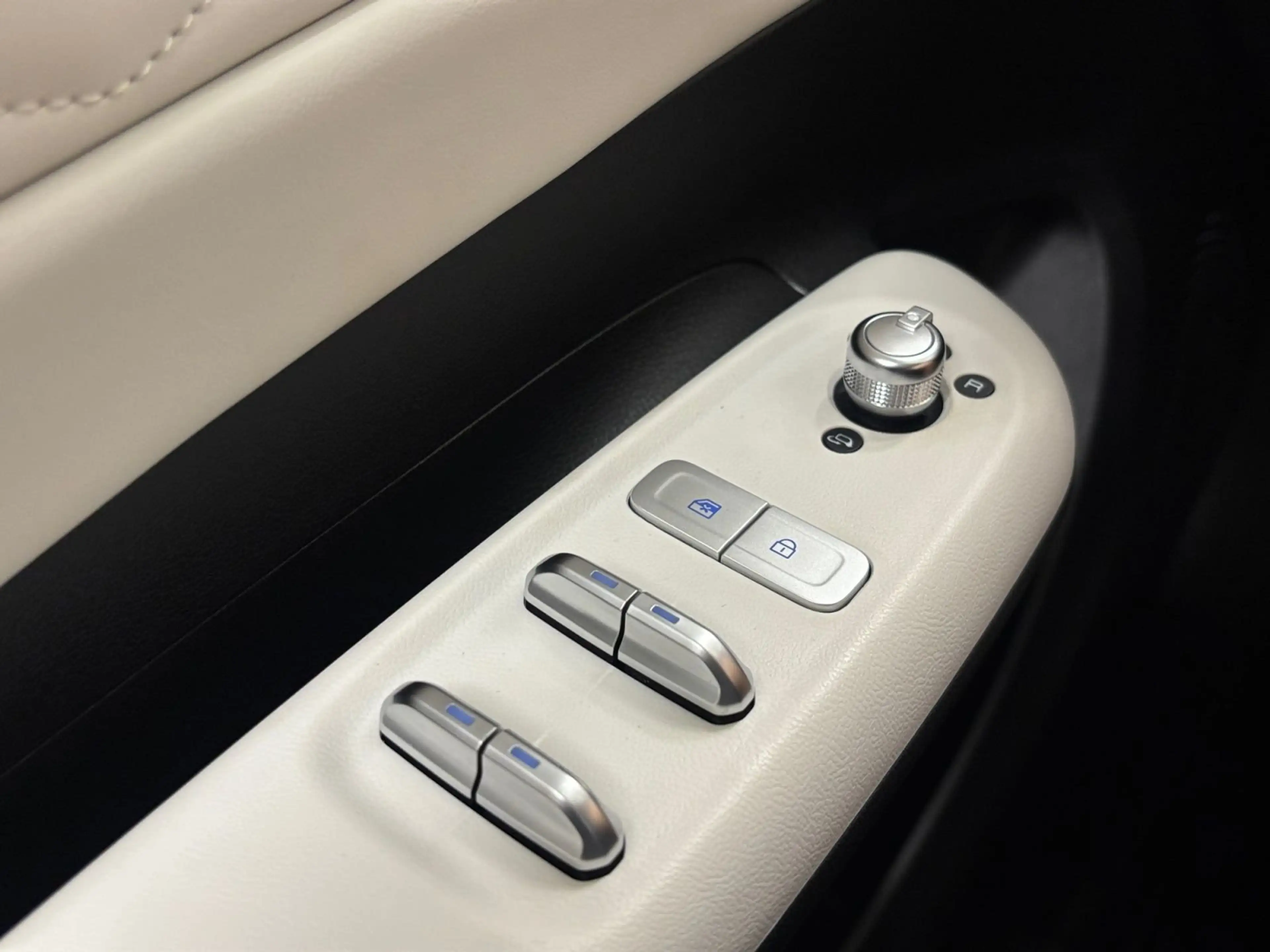 Dongfeng Box 42,3 Premium Edition — photo 15