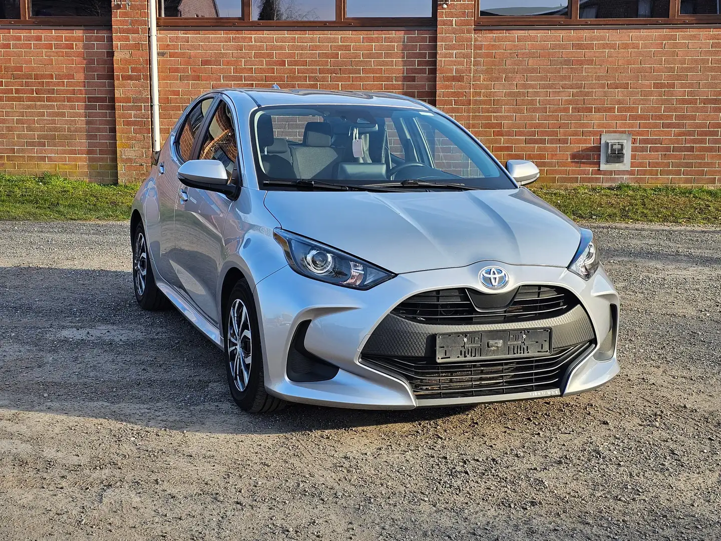 Toyota Yaris 1.5 hybride 116ch Argent - 1