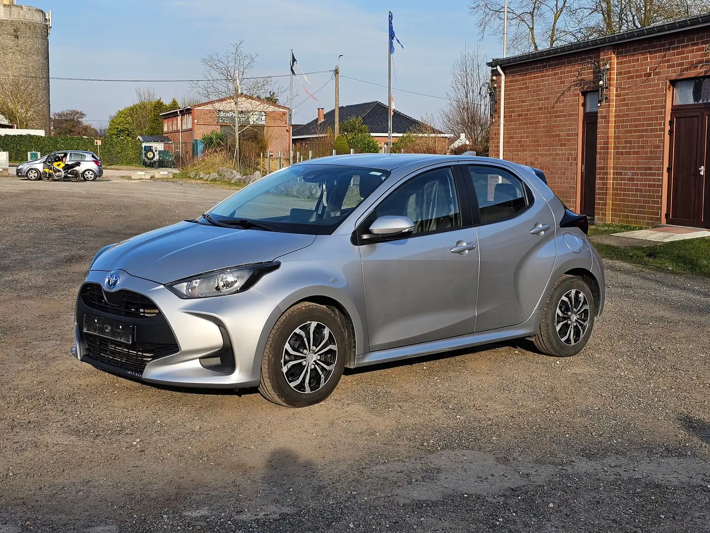 Toyota Yaris 1.5 hybride 116ch Argent - 2