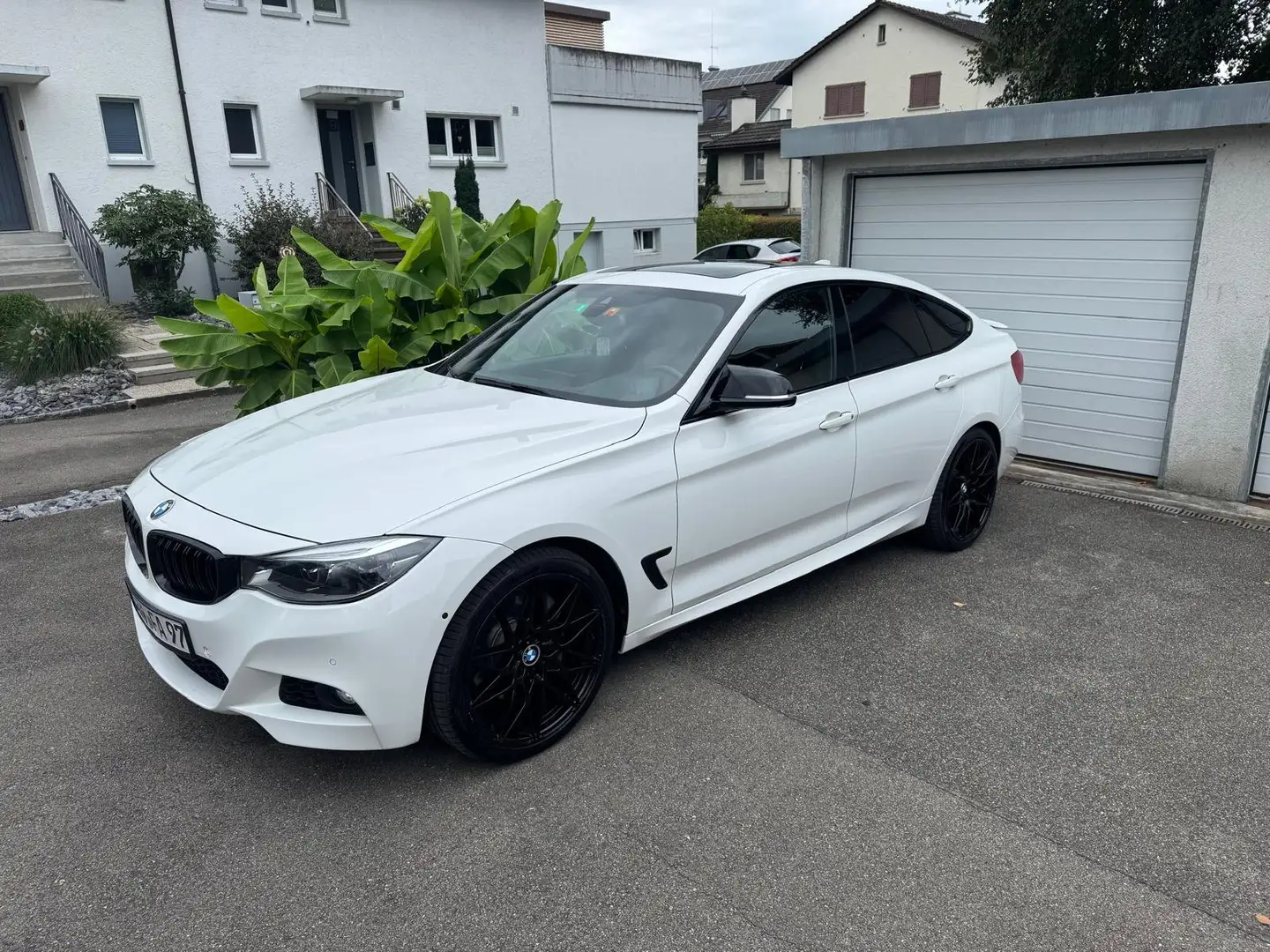 BMW 335 335i xDrive GT Aut. M Sport Weiß - 1