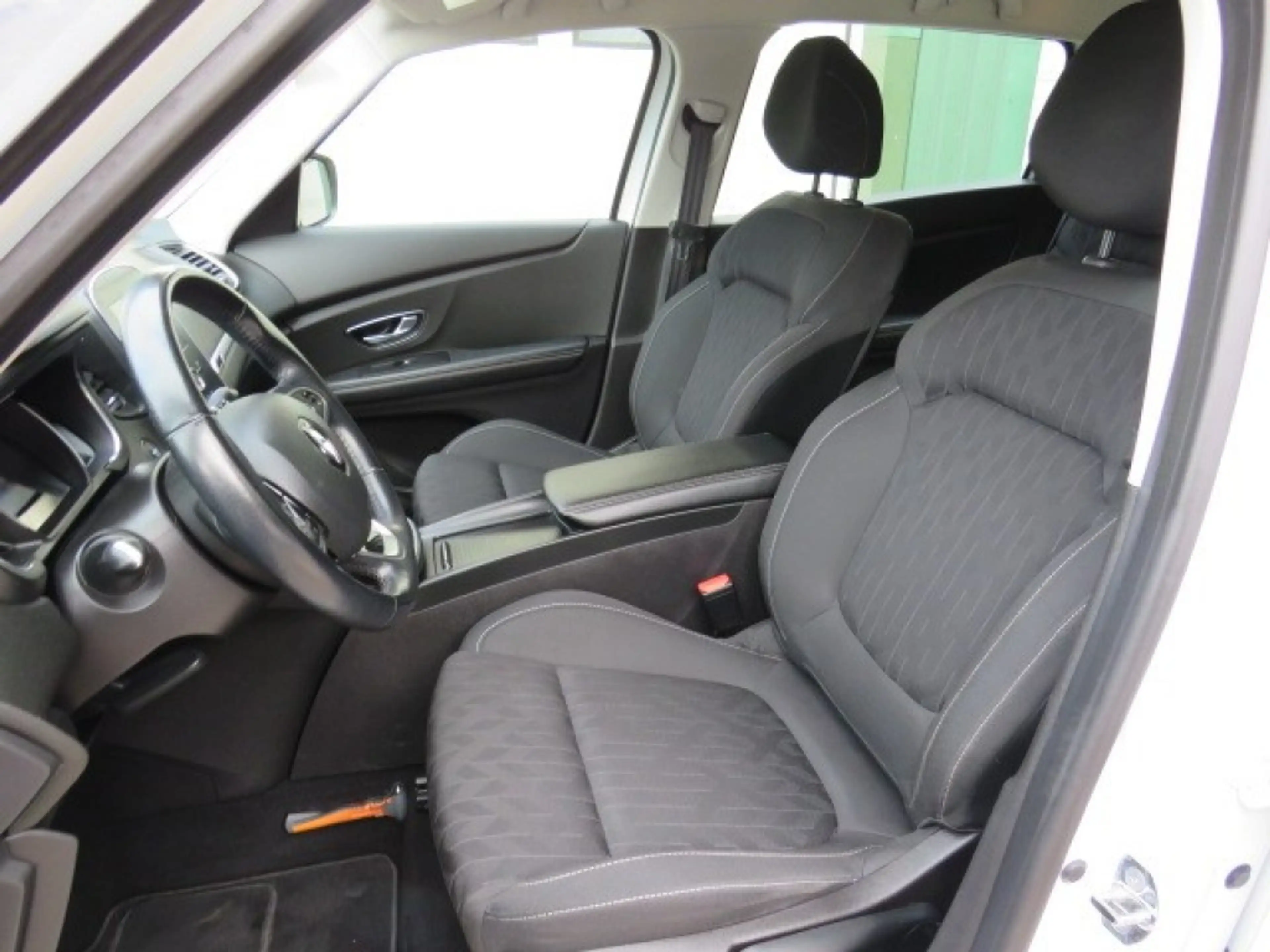 Renault Grand Scenic 1.3 TCE LIMITED — photo 9