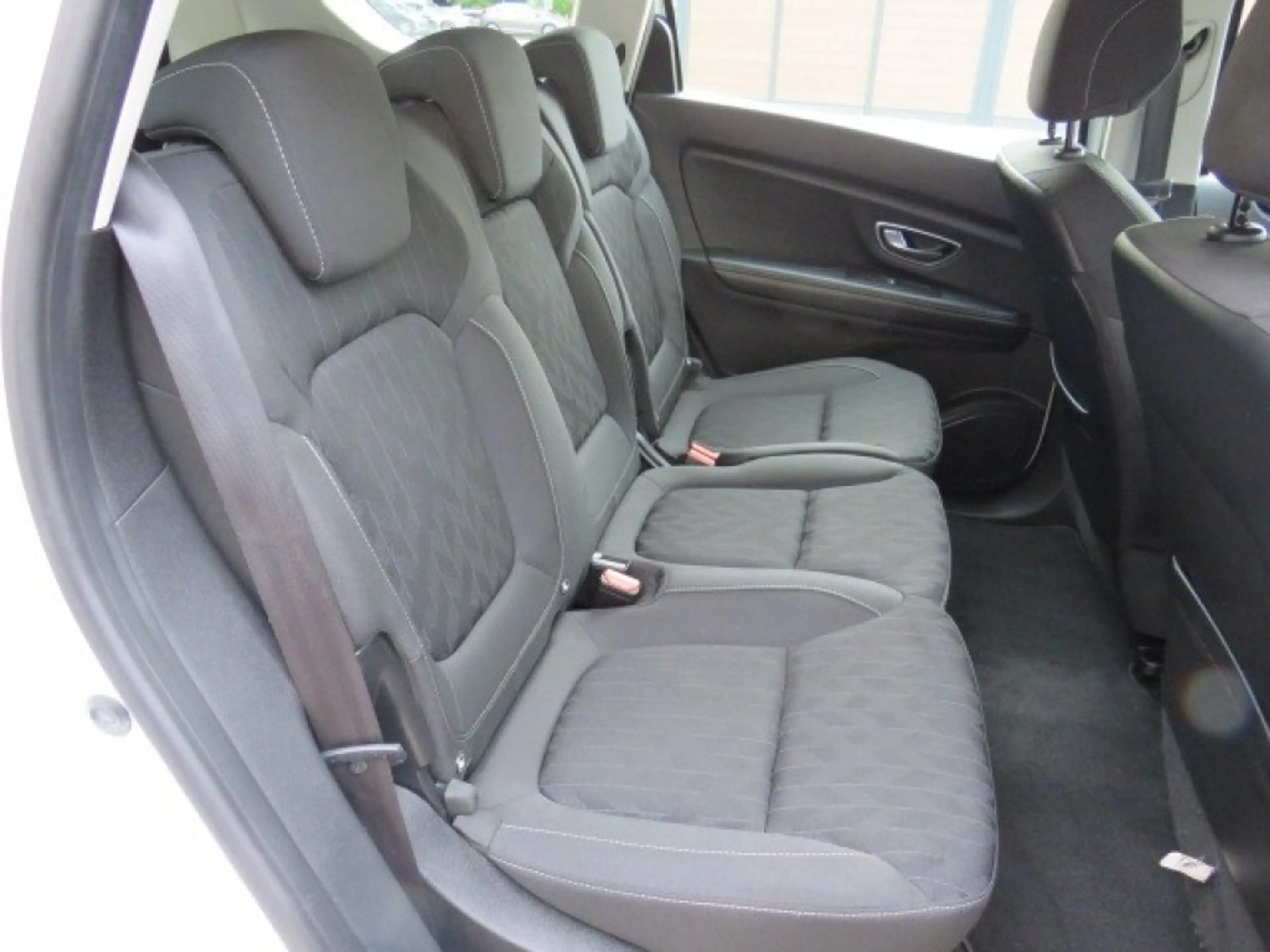Renault Grand Scenic 1.3 TCE LIMITED — photo 18