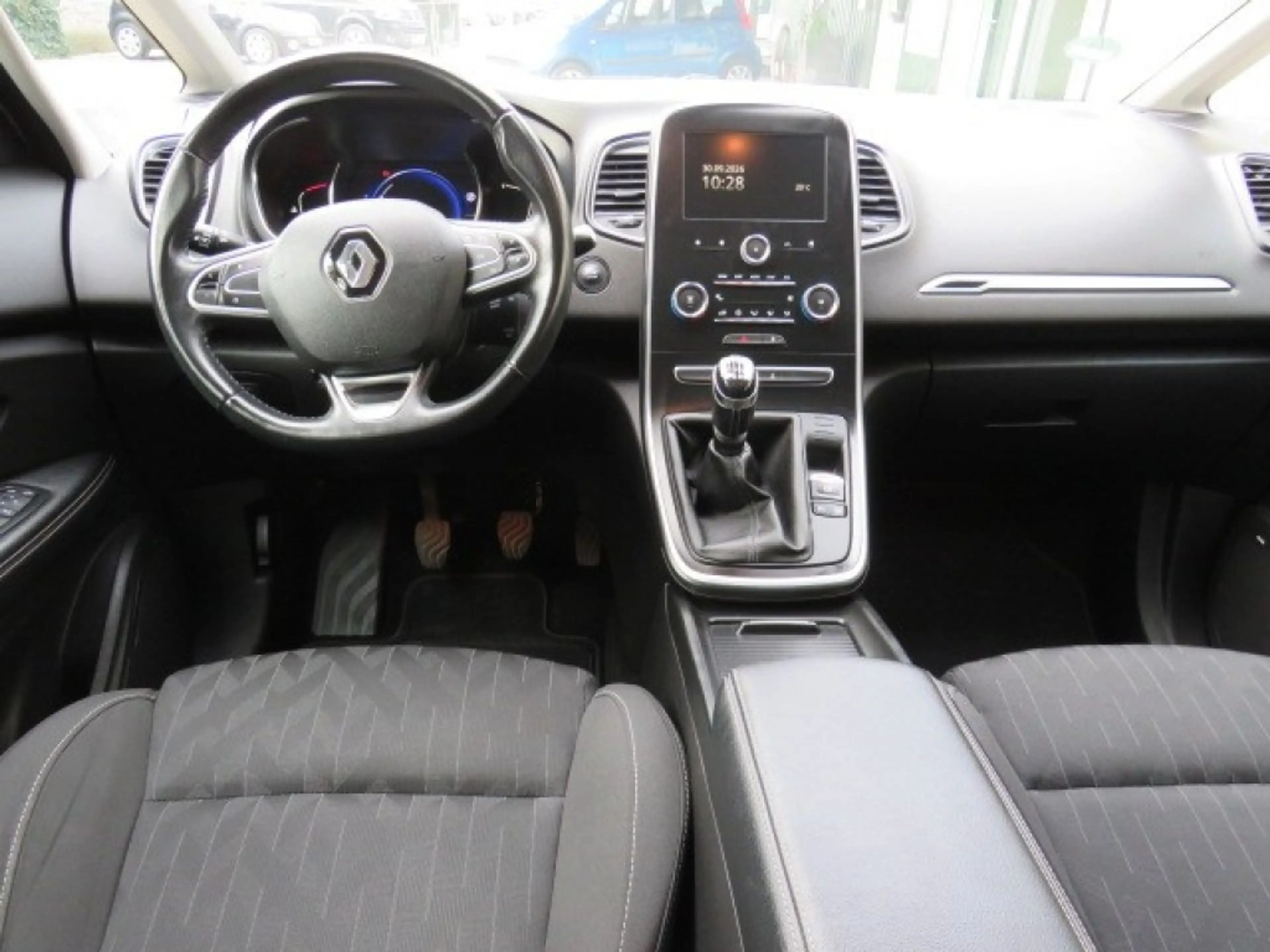 Renault Grand Scenic 1.3 TCE LIMITED — photo 11
