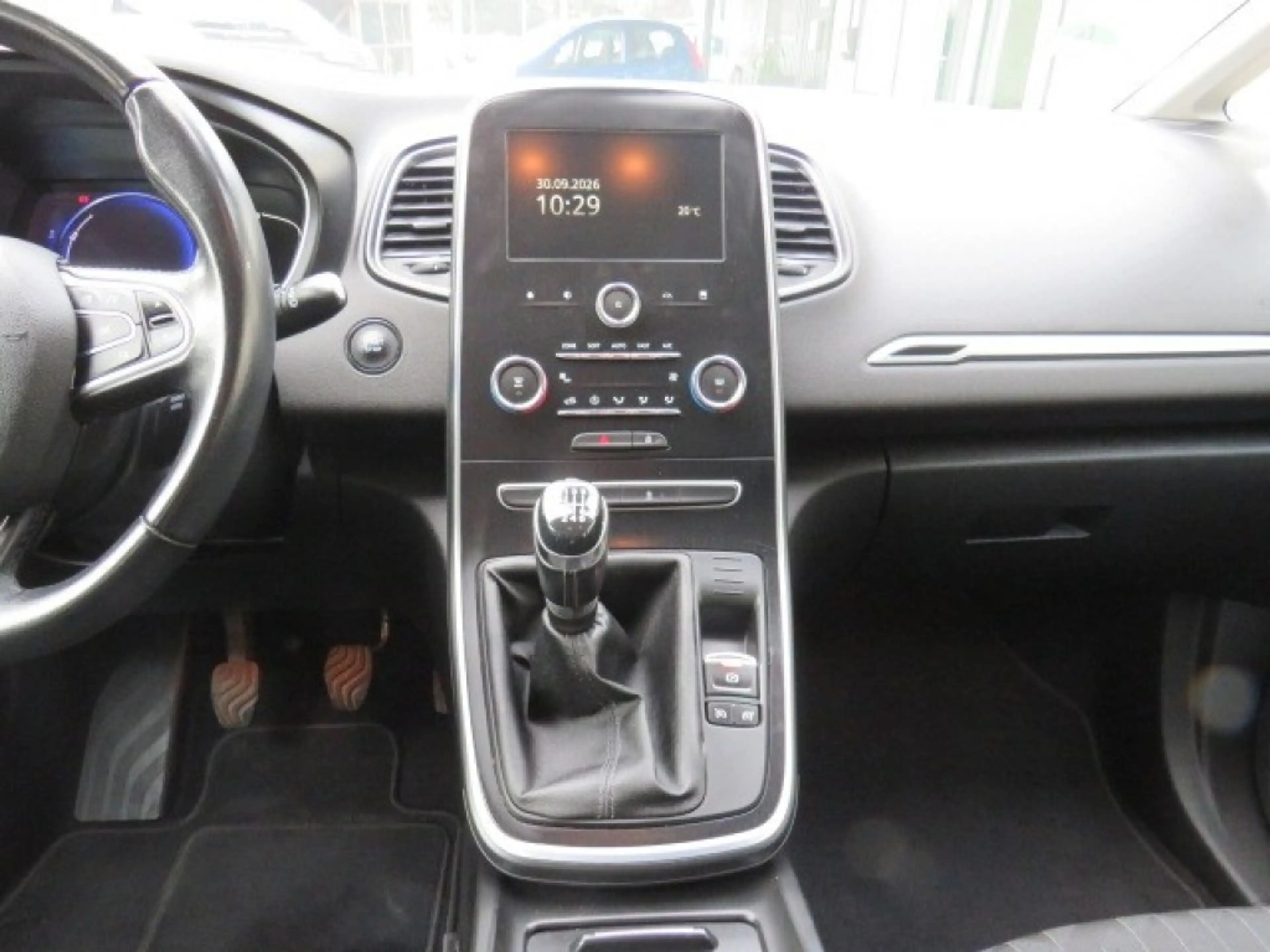Renault Grand Scenic 1.3 TCE LIMITED — photo 12