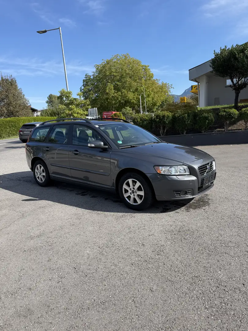 Volvo V50 1.6 D Summum Grau - 1