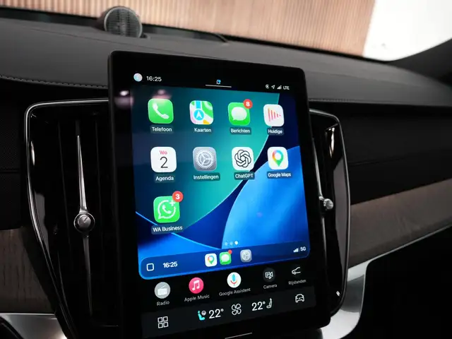 Volvo XC90 view 19