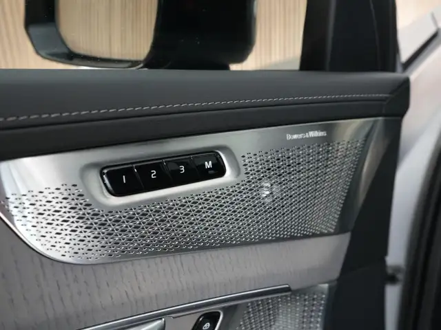 Volvo XC90 view 17