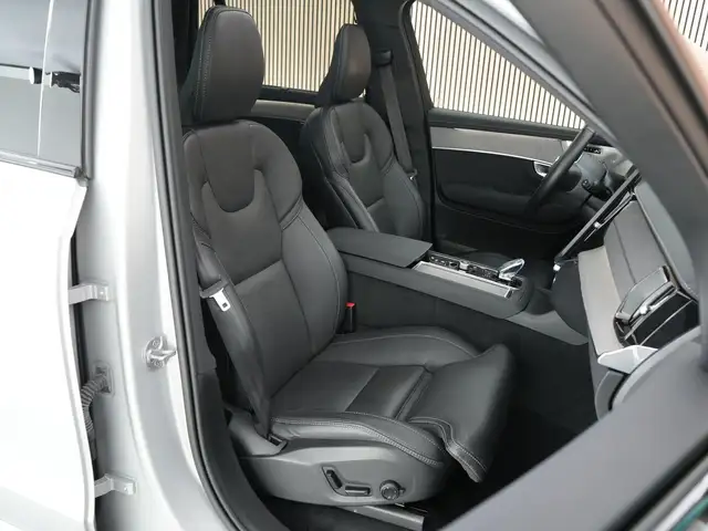 Volvo XC90 view 5