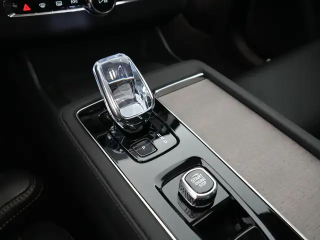 Volvo XC90 view 22