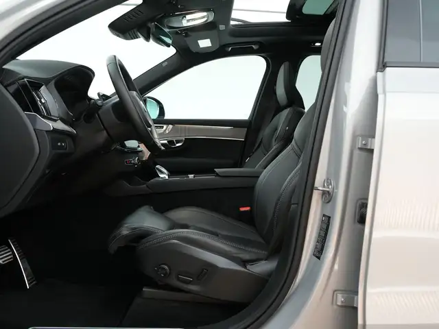 Volvo XC90 view 10