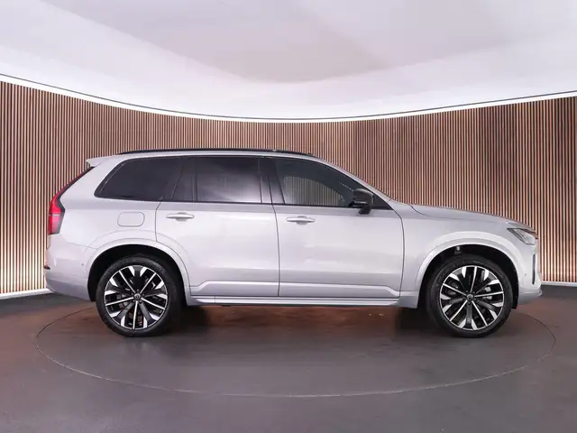 Volvo XC90 view 13