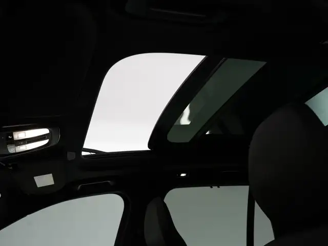 Volvo XC90 view 16
