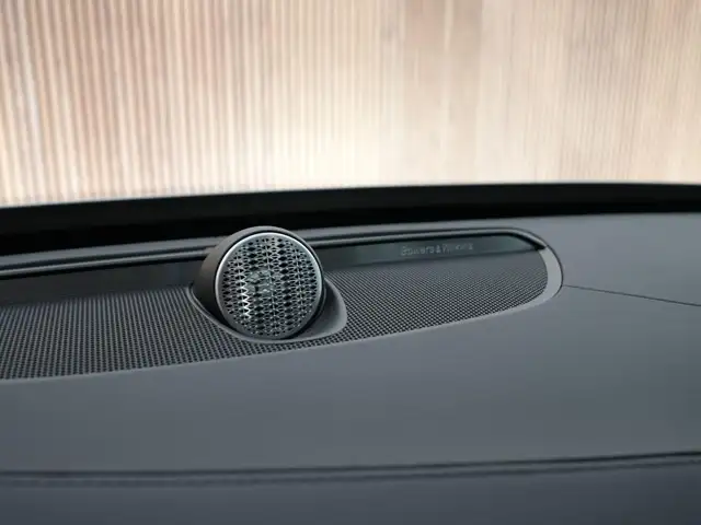 Volvo XC90 view 15