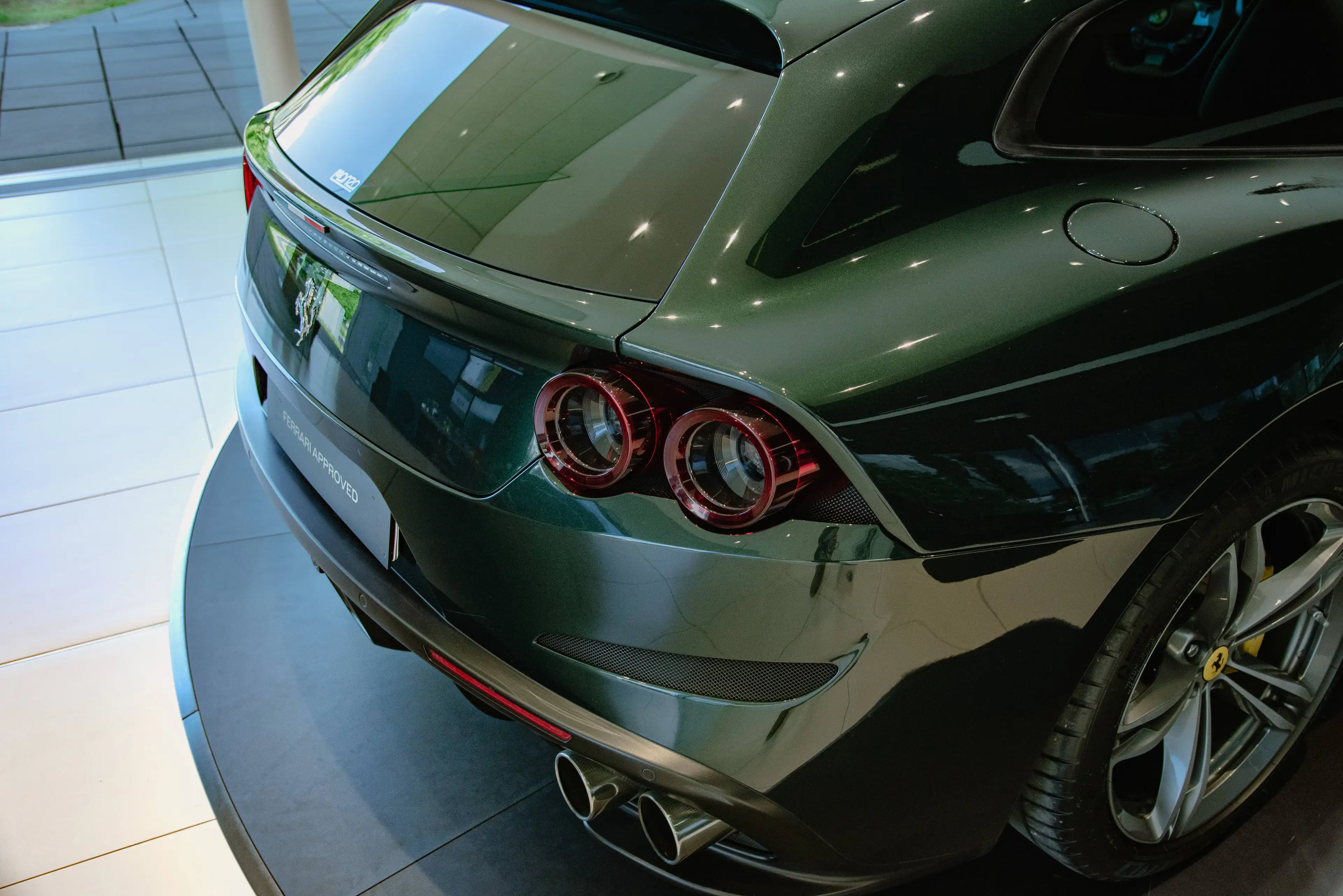 Ferrari GTC4 Lusso V12 | Verde Zeltweg | Atelier Car — photo 11