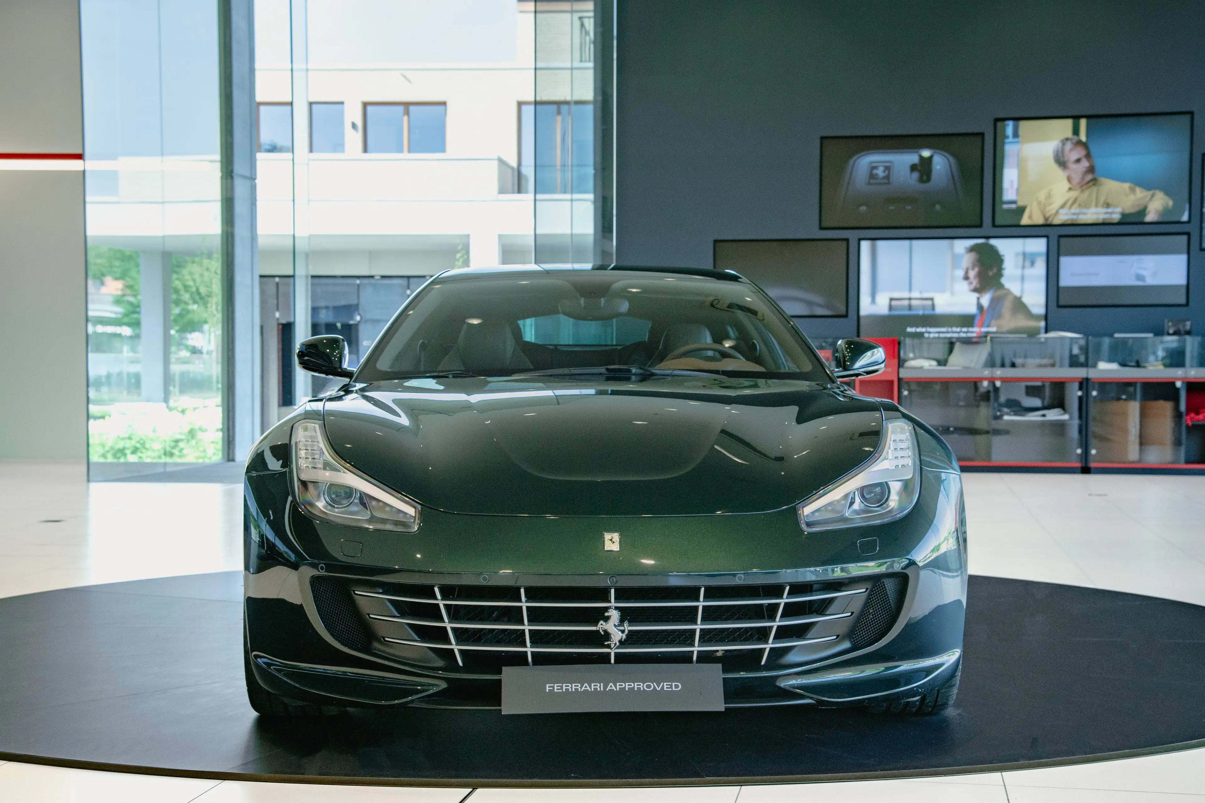 Ferrari GTC4 Lusso V12 | Verde Zeltweg | Atelier Car — photo 2