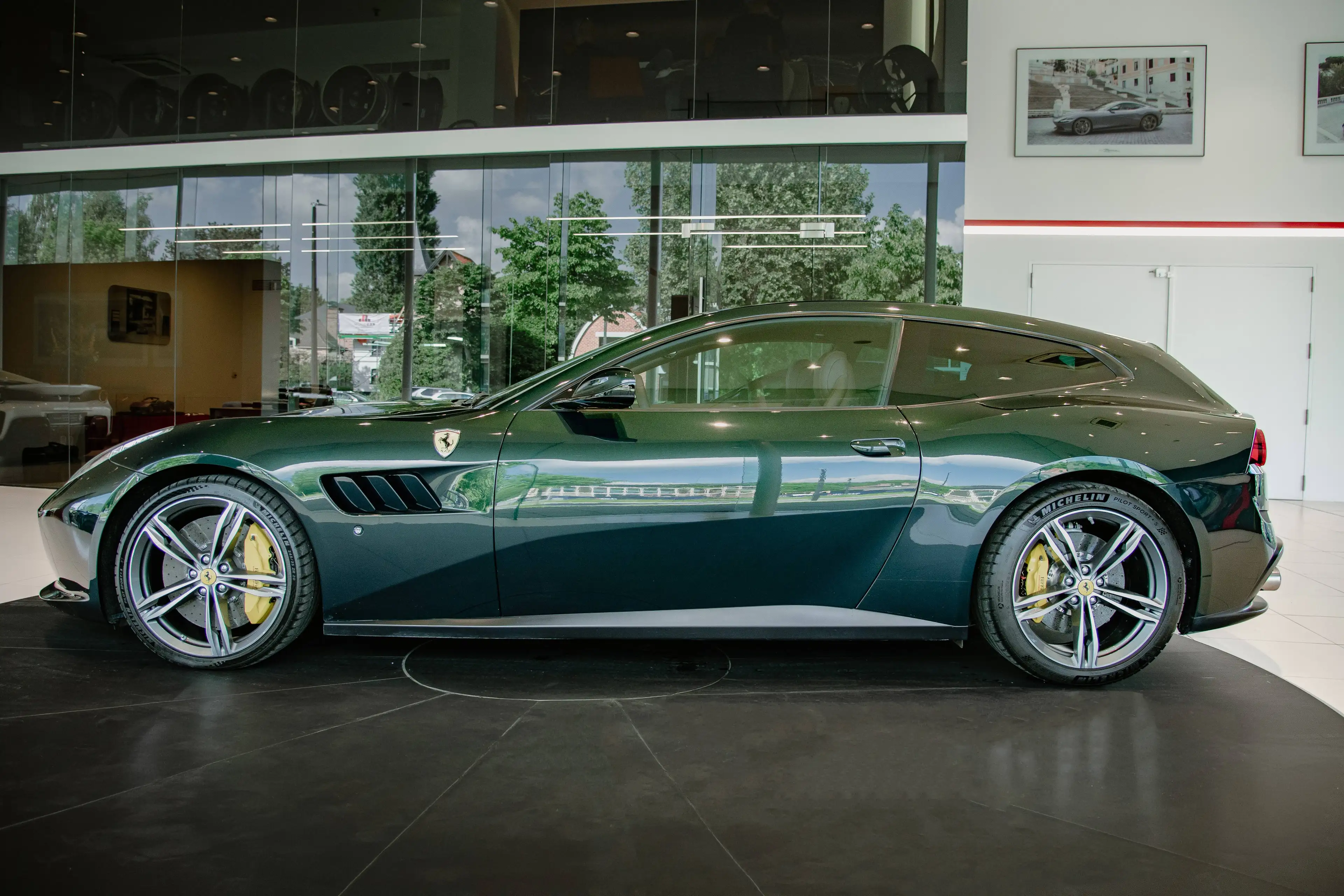 Ferrari GTC4 Lusso V12 | Verde Zeltweg | Atelier Car — photo 7