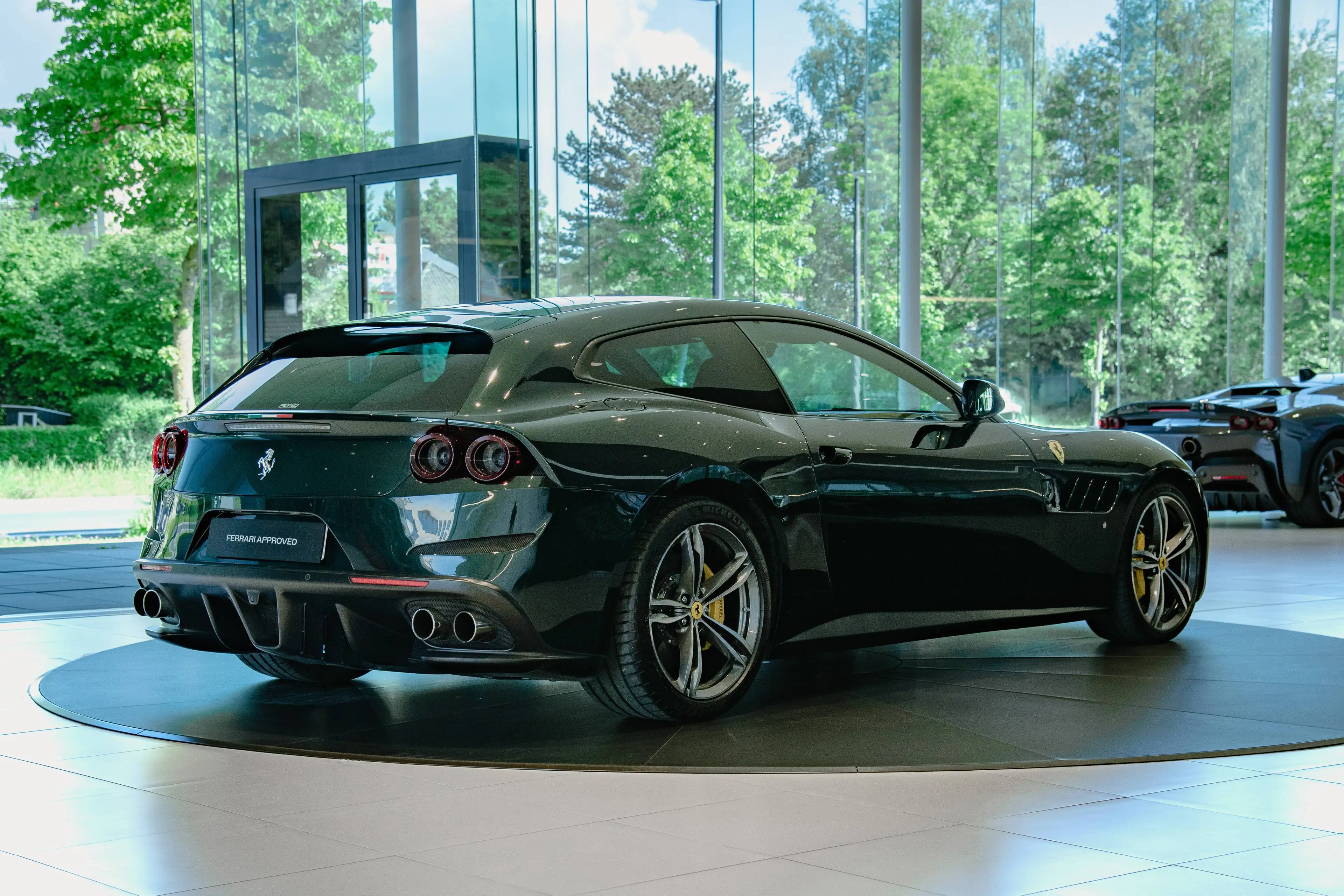 Ferrari GTC4 Lusso V12 | Verde Zeltweg | Atelier Car — photo 4