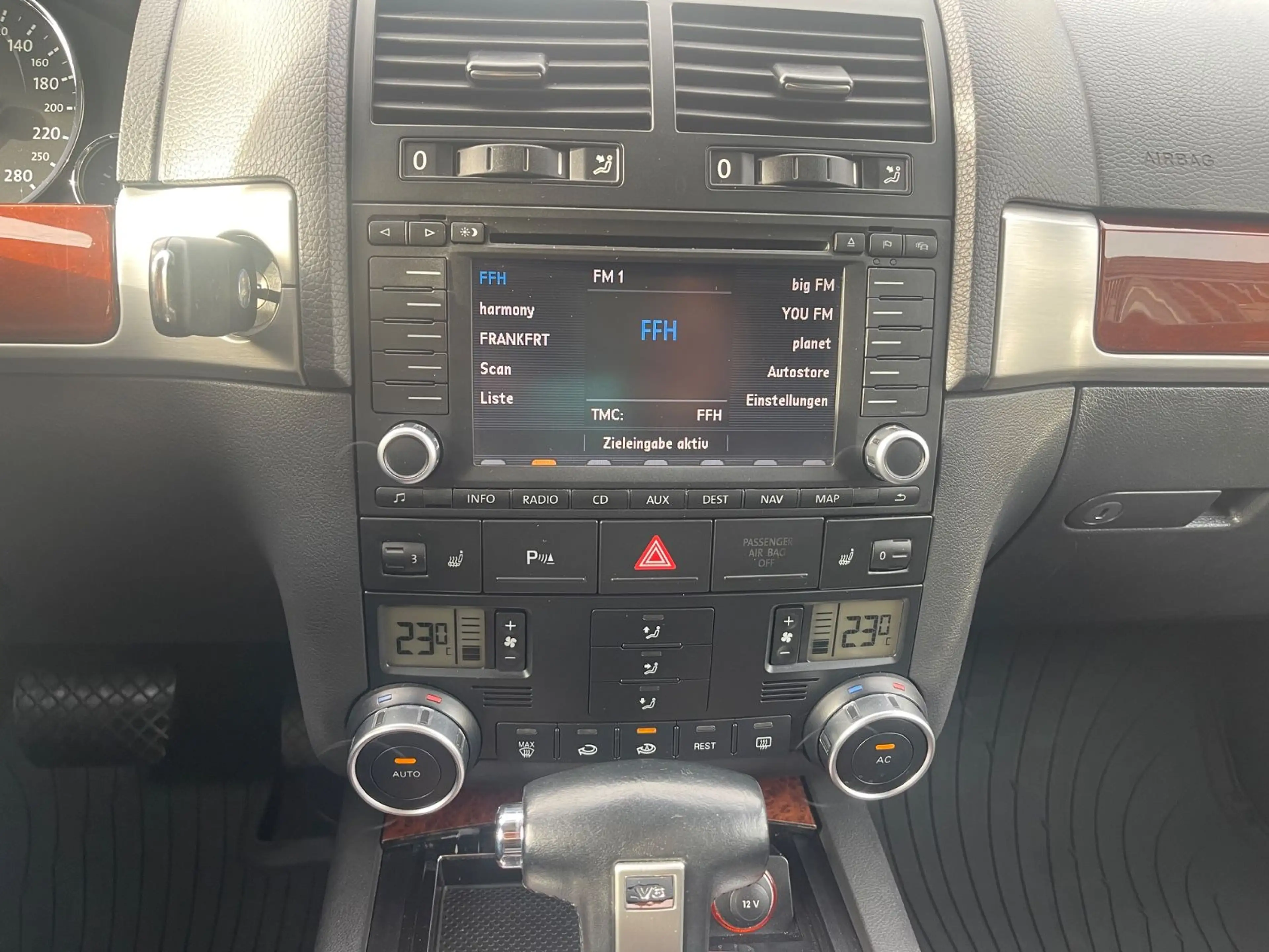 Volkswagen Touareg V6 TDI Navi Standheizung Xenon Leder — photo 9