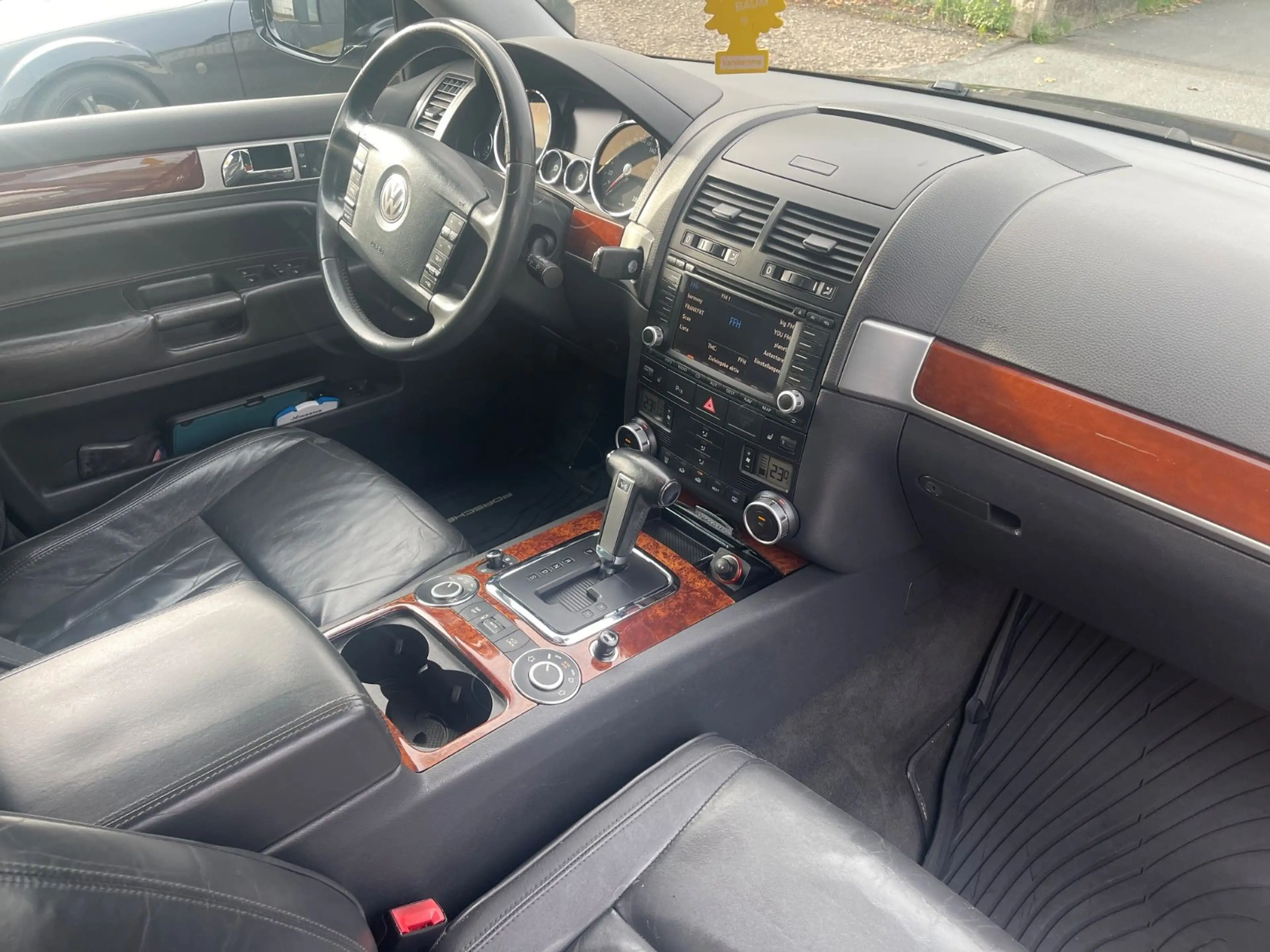 Volkswagen Touareg V6 TDI Navi Standheizung Xenon Leder — photo 15