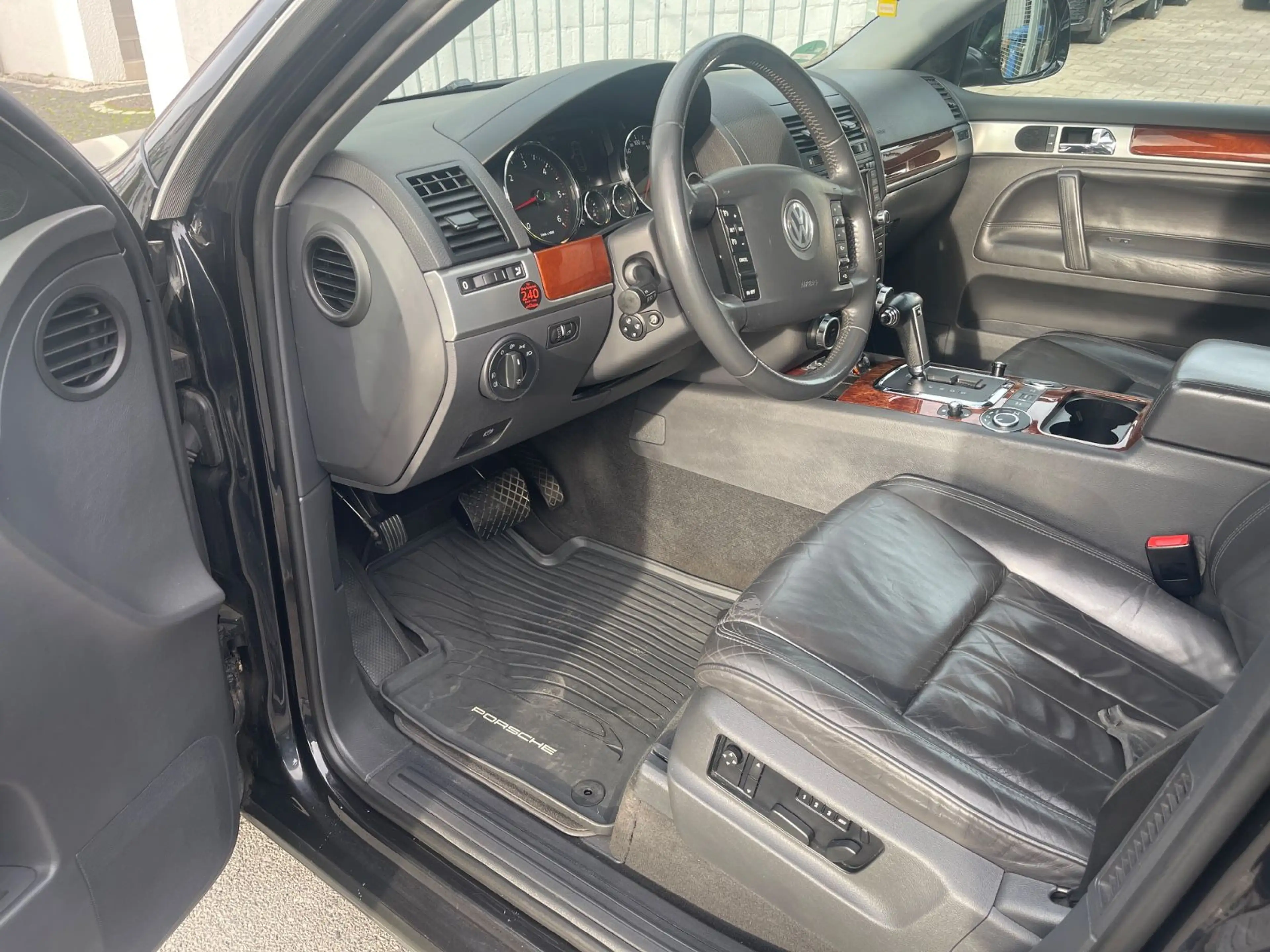 Volkswagen Touareg V6 TDI Navi Standheizung Xenon Leder — photo 3