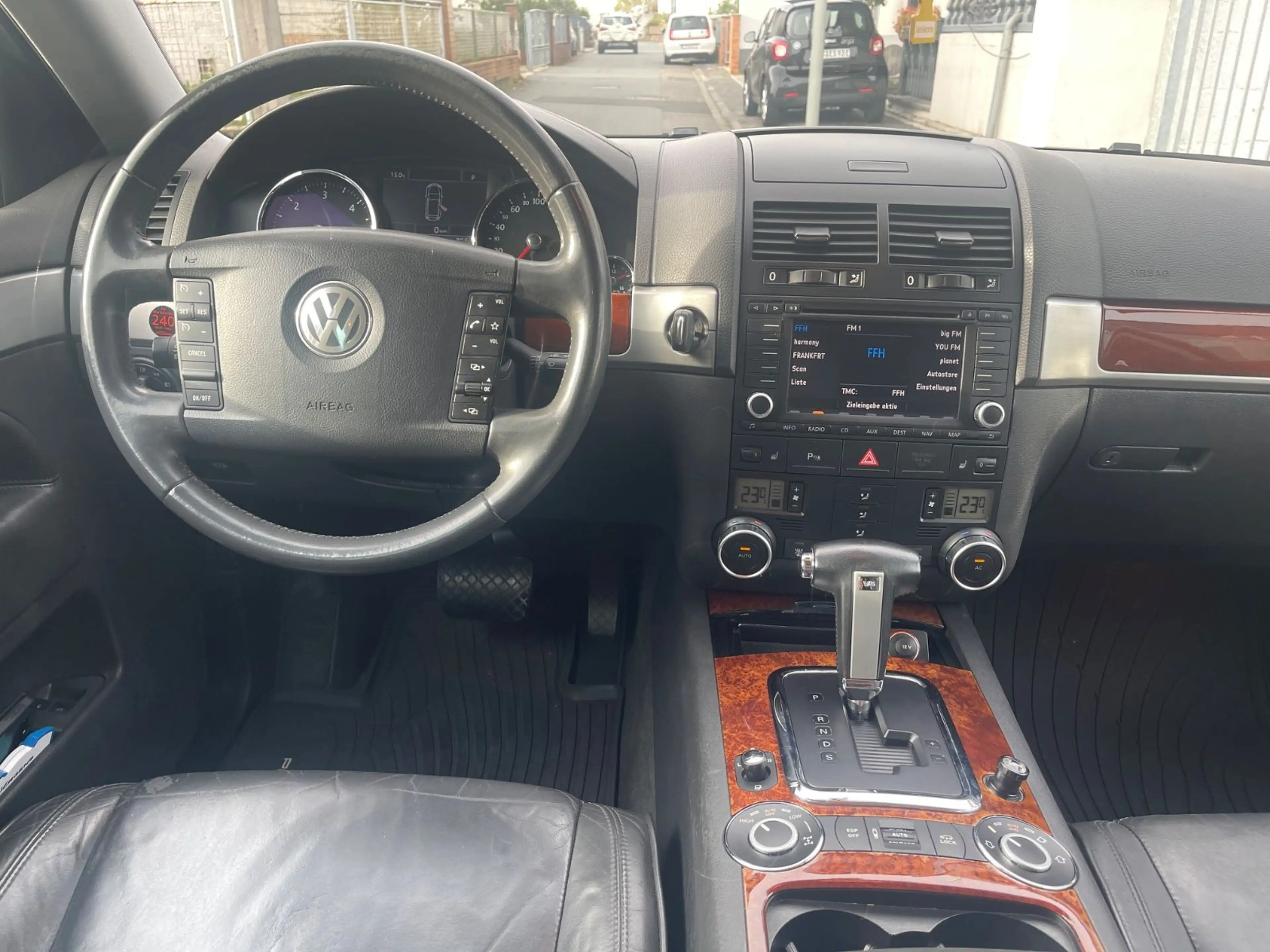 Volkswagen Touareg V6 TDI Navi Standheizung Xenon Leder — photo 7