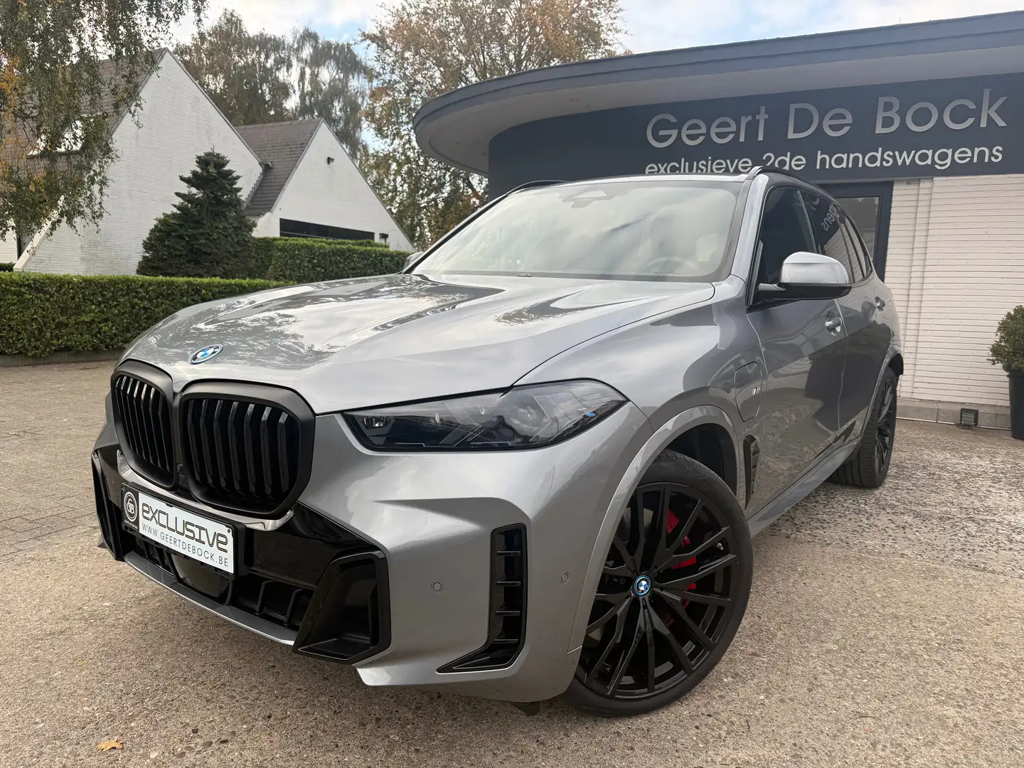 BMW X5 xDrive50e SPORT/CAM360°/PANO/TREKH./22" BLACK Grijs - 1