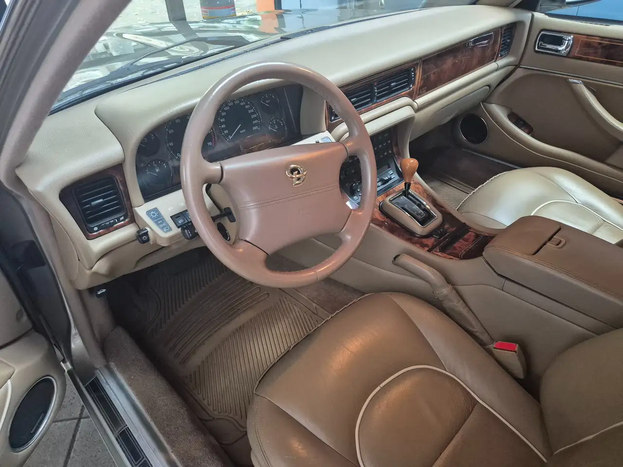 Daimler Double Six, foto 5