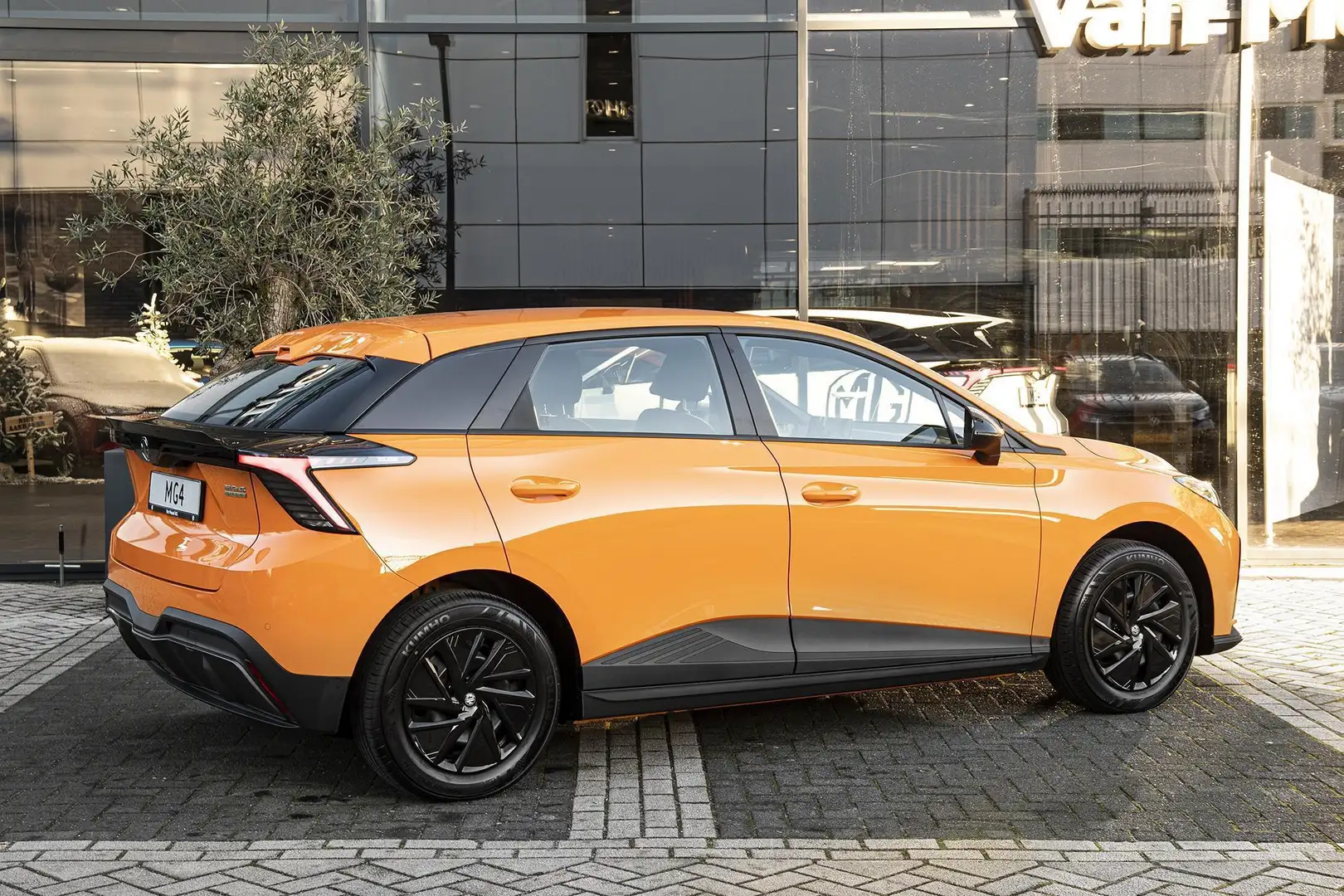 MG MG4 Electric Standard 51 kWh Airconditioning | 350 km Oranje - 2