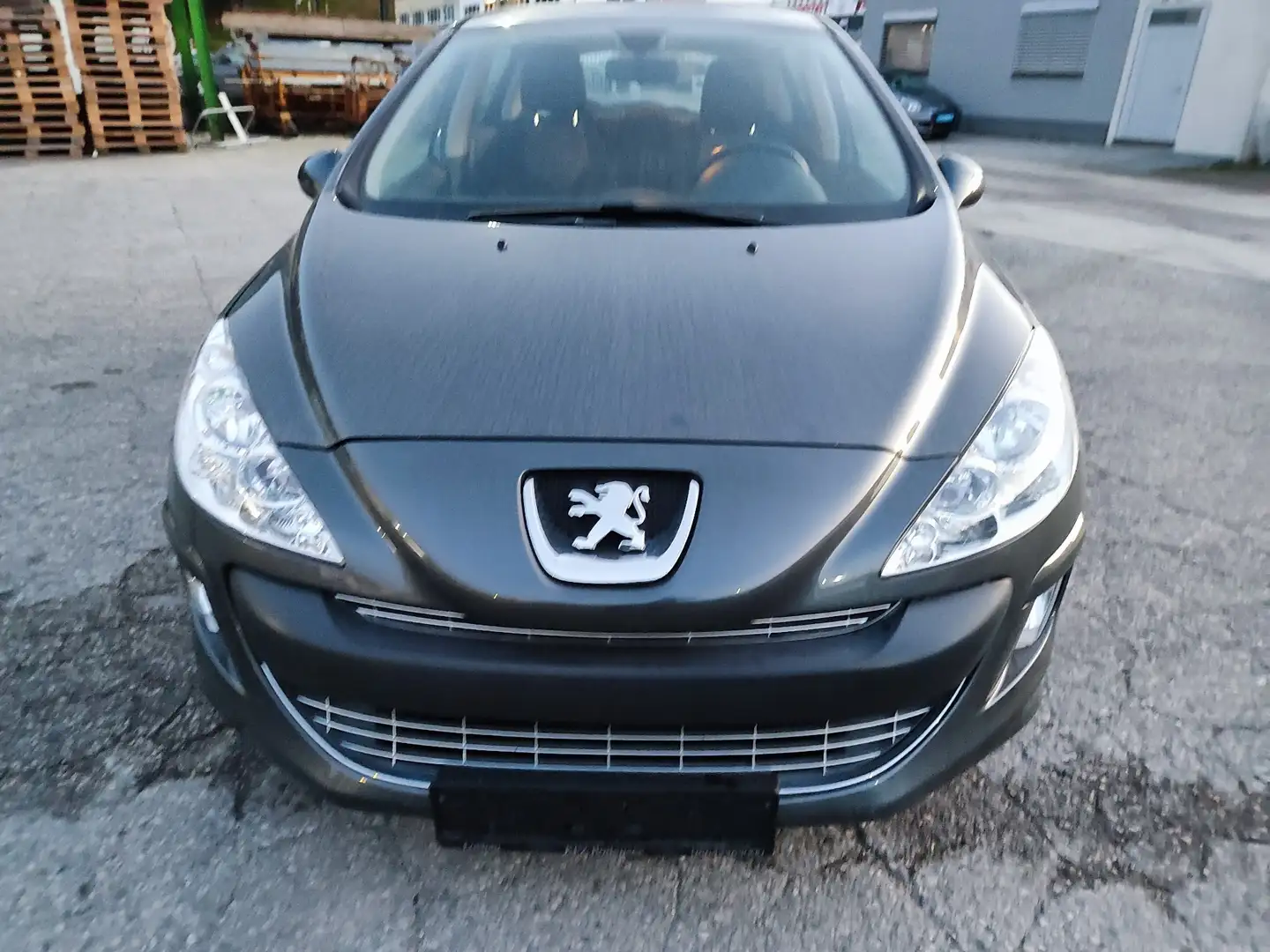 Peugeot 308 1,6 HDi 95 FAP Premium Gris - 2