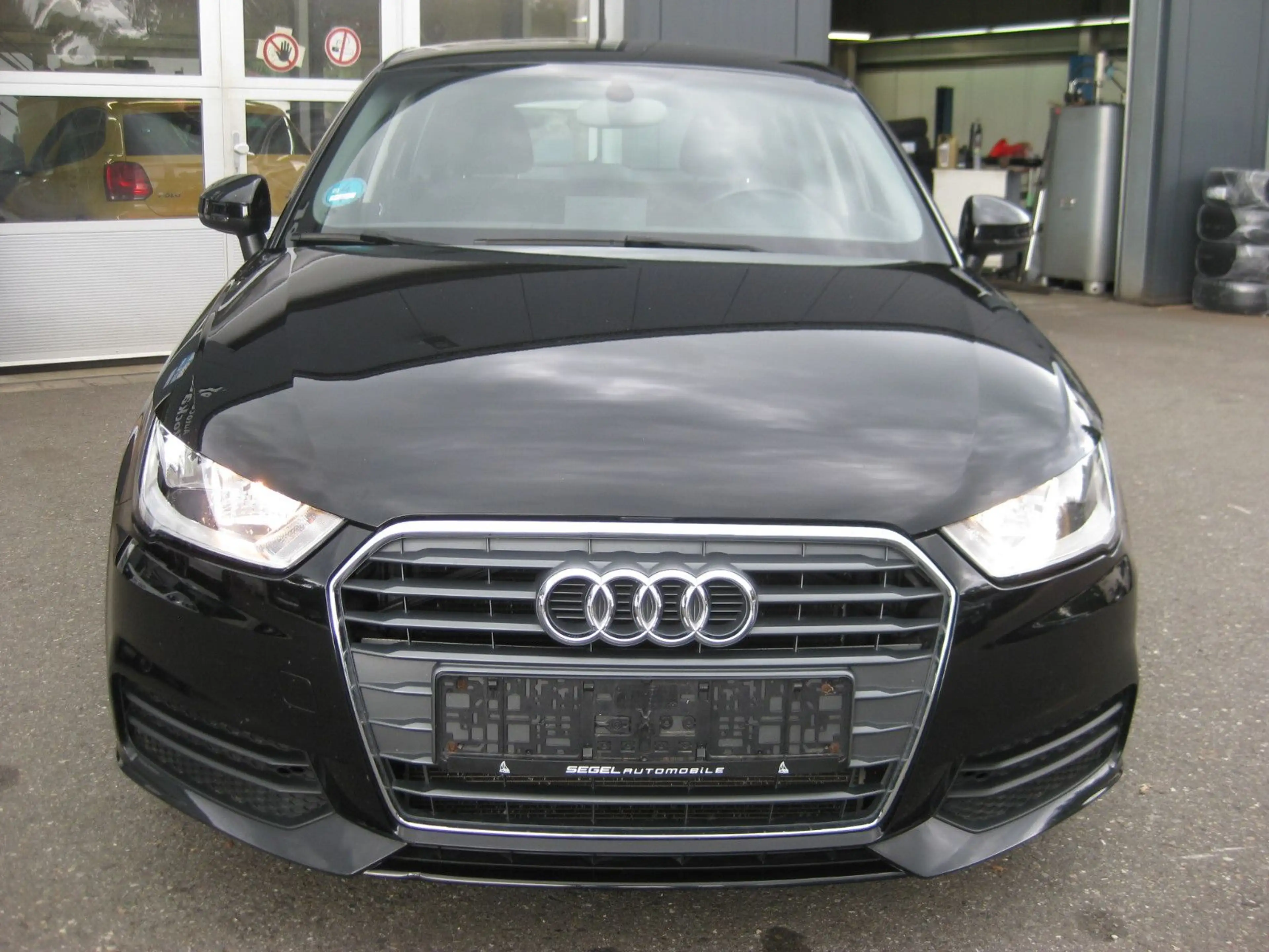 Audi A1 1.0 TFSI Sportback — photo 2