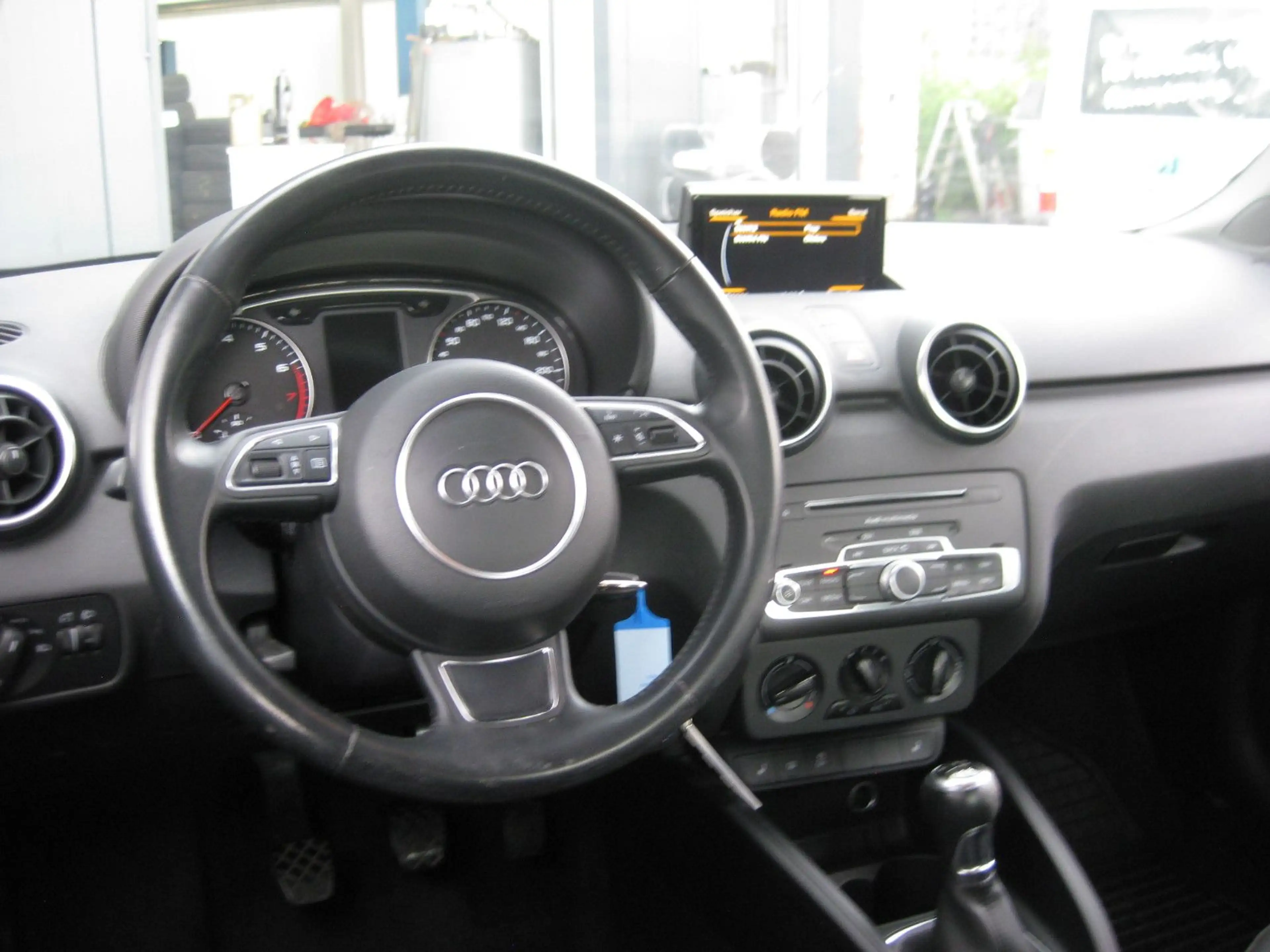 Audi A1 1.0 TFSI Sportback — photo 9
