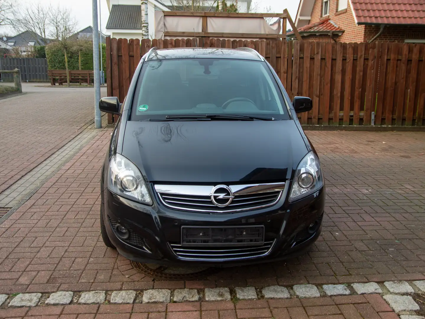 Opel Zafira Zafira Diesel 1.7 CDTI ecoFLEX Family 92kW Schwarz - 1