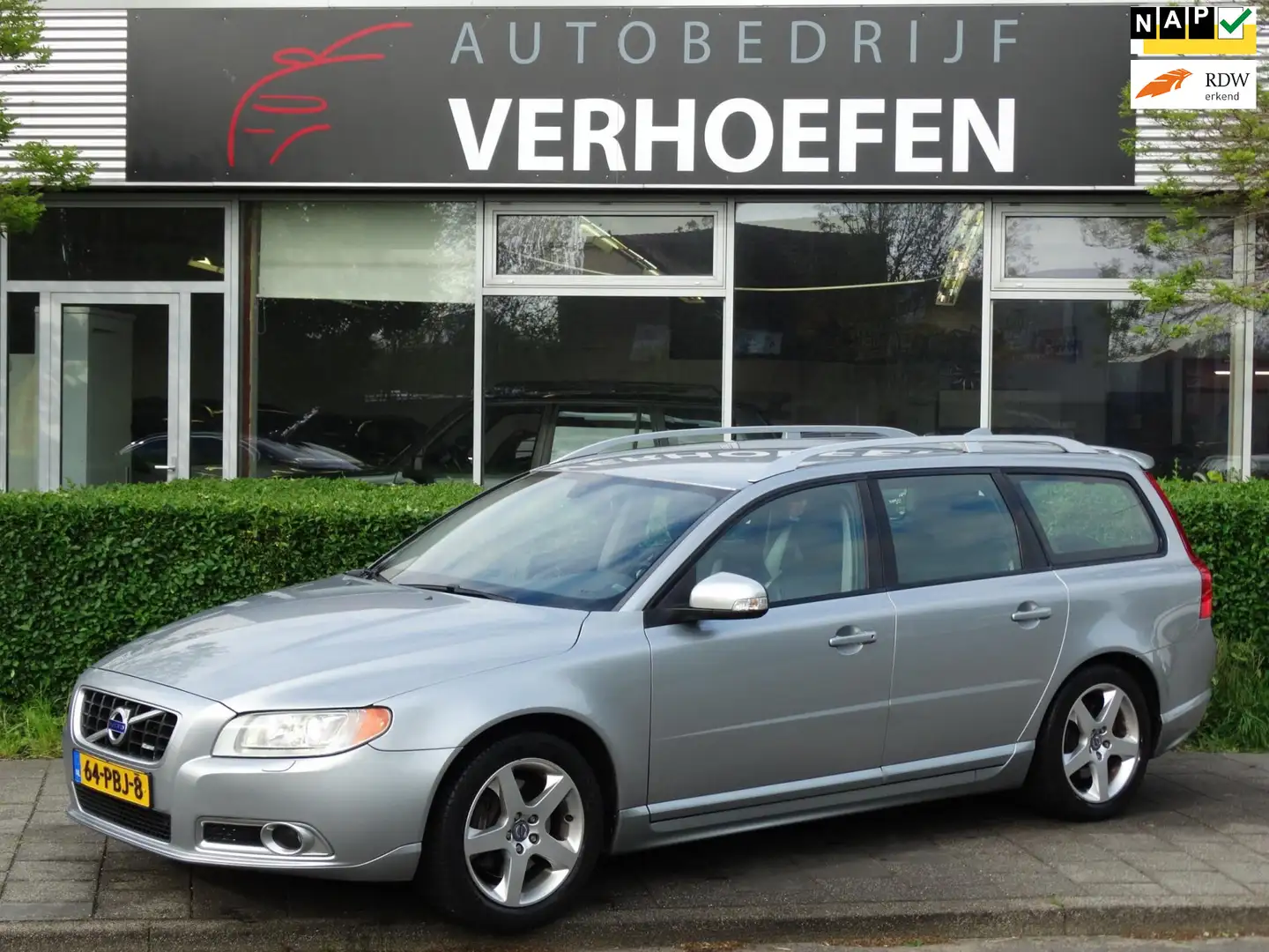 Volvo V70 2.0T R-Edition - AUTOMAAT - STOEL VERW - CRUISE / Grey - 1